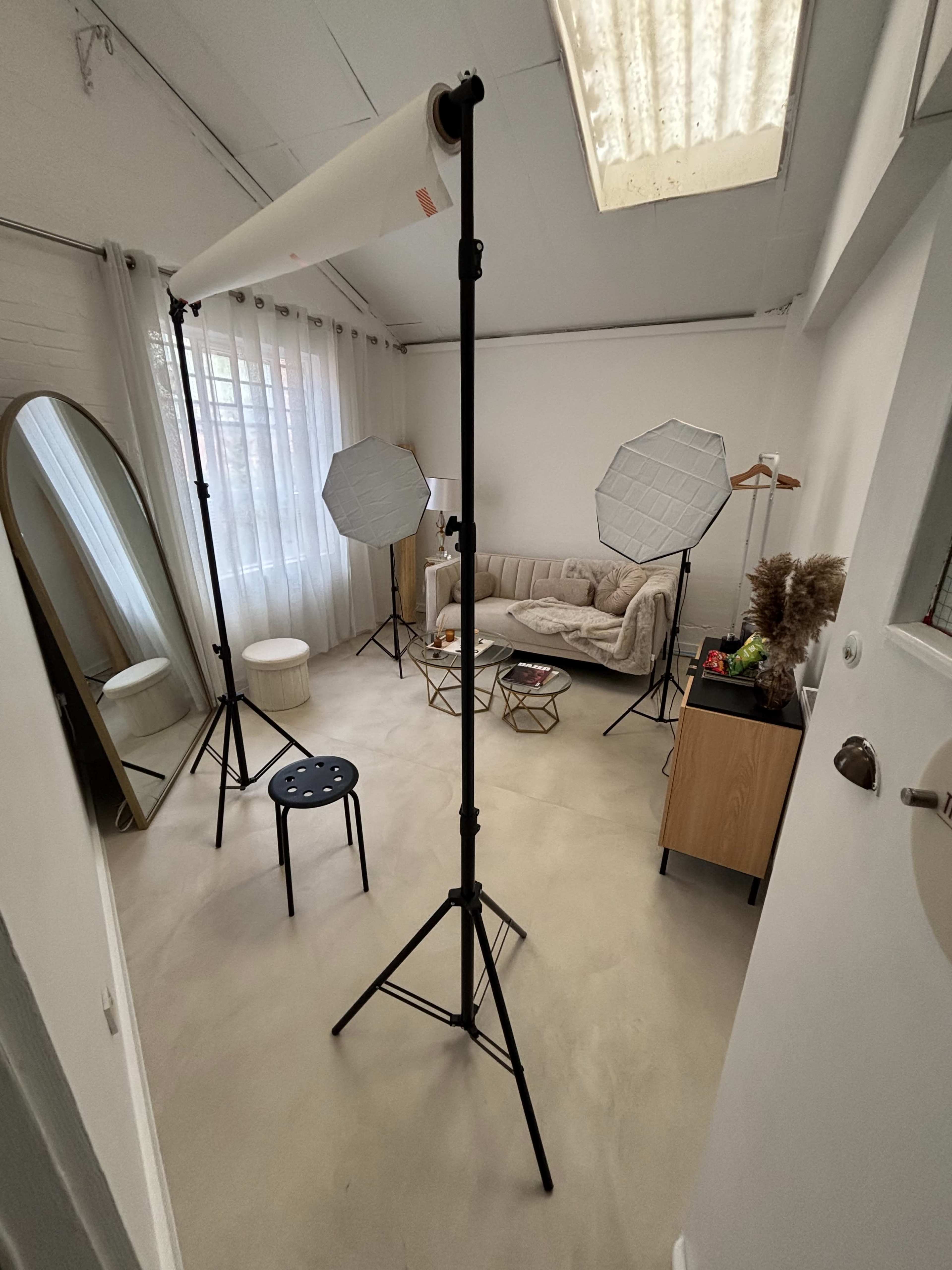 Natural Light Aesthetic Studio Image in Tottenham, London, ENG