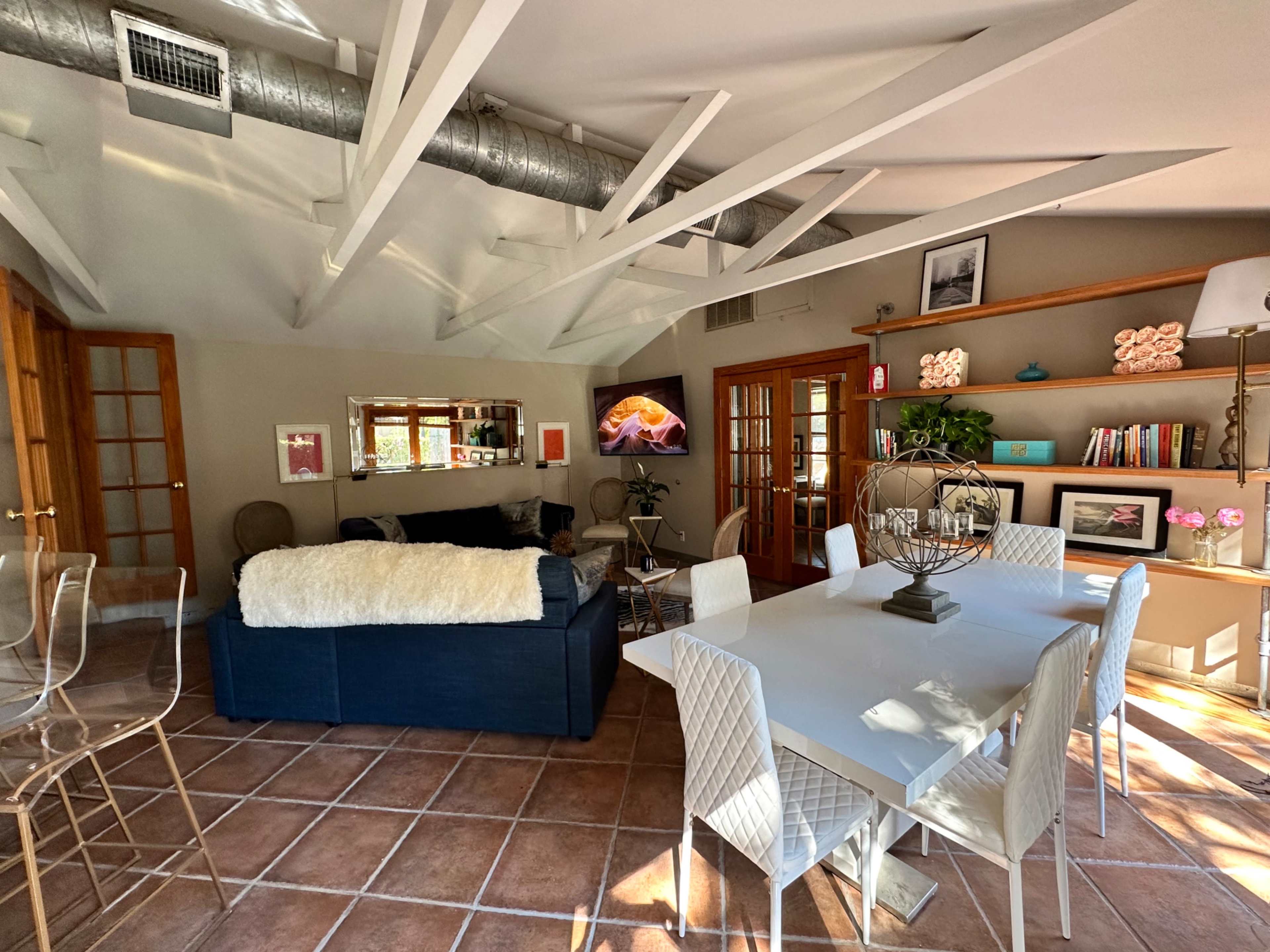 Chic Executive 1/1 Bungalow in Austin's Soco & Bouldin Creek Area Image in Bouldin Creek, Austin, TX