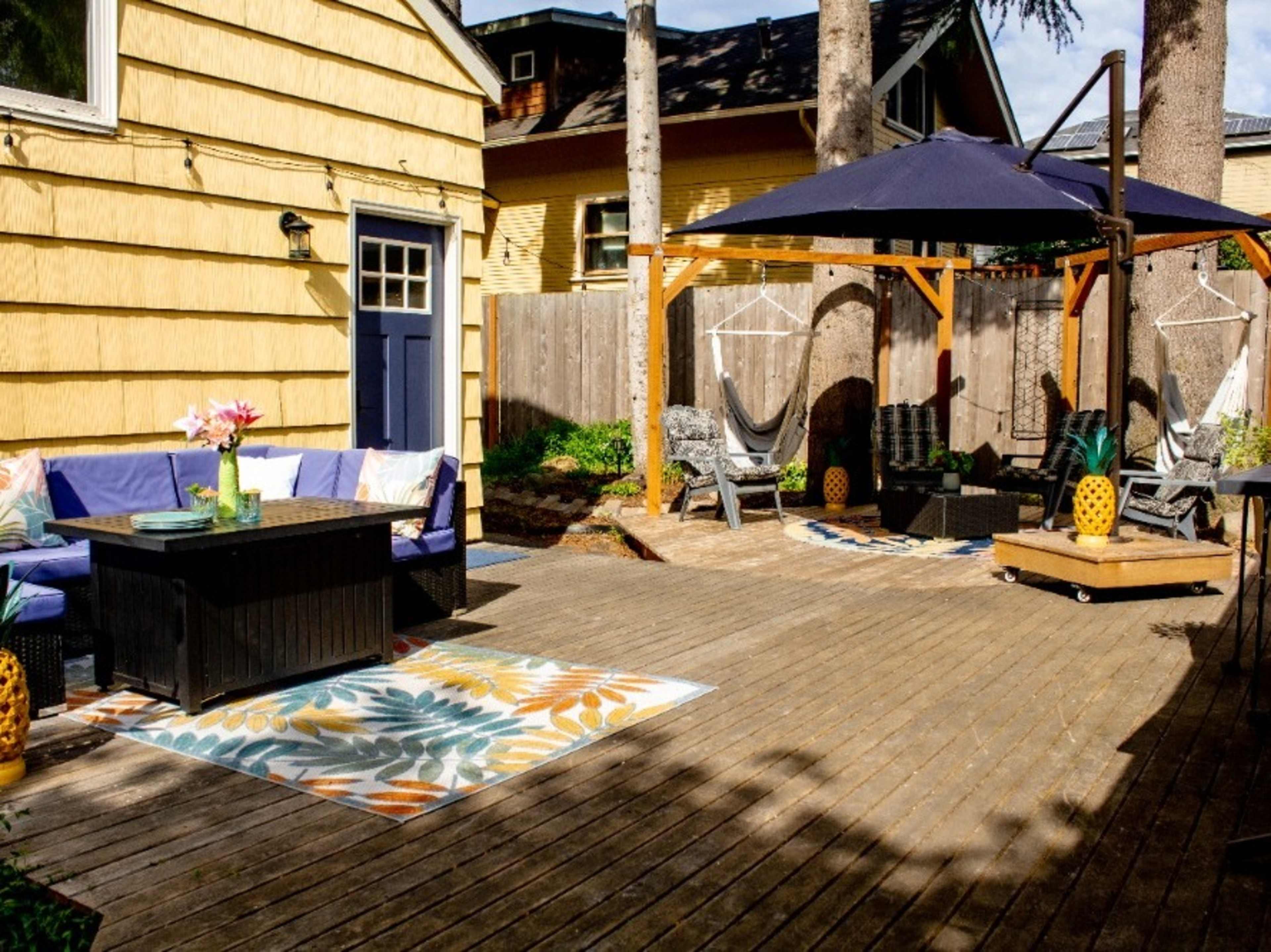 Backyard Access: Deck, Garden & Seating Areas