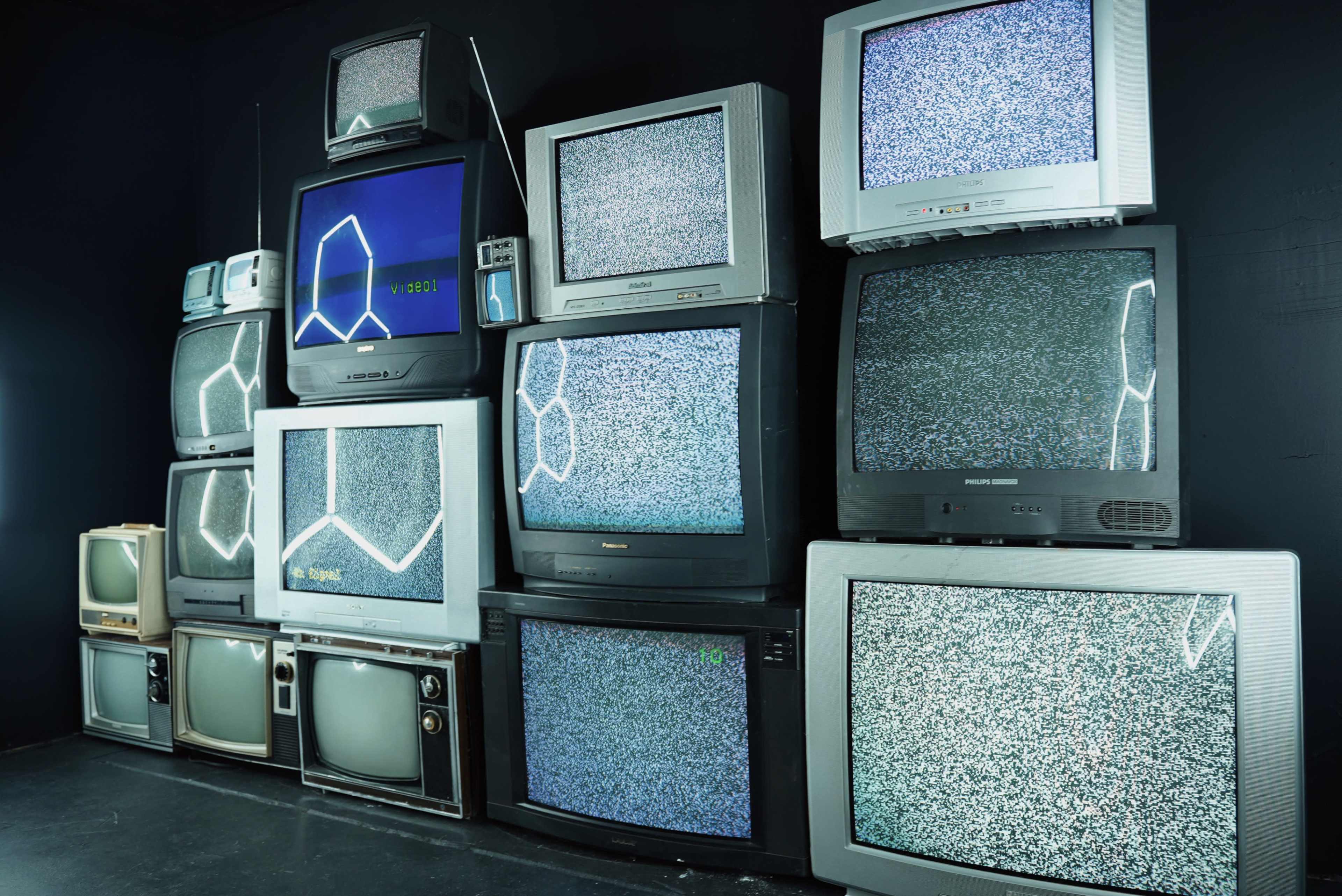 Vintage TV Film Set w/ LED Light Design Image in Edison, San Antonio, TX