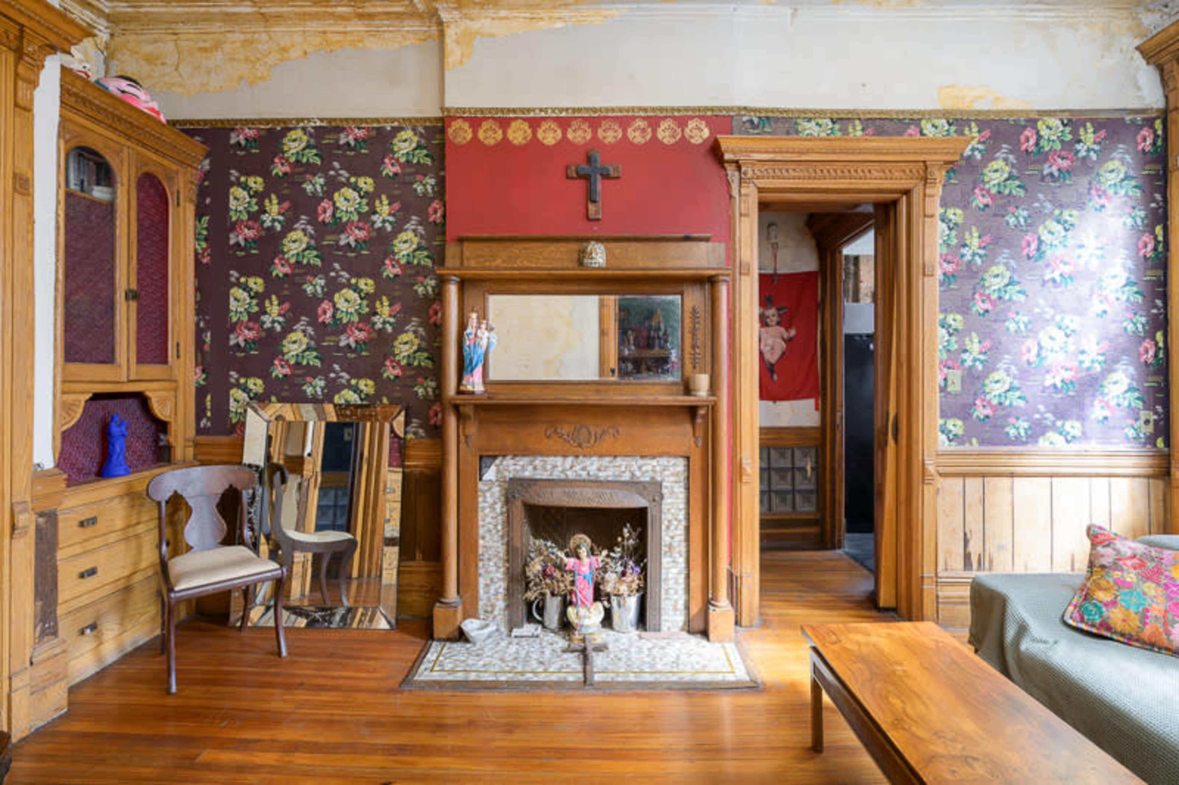 Large spacious multi-room apartments  with a vintage style and urban decay in a historical building including bar/venue/photo studio and large outdoor space Image in Bushwick, Brooklyn, NY