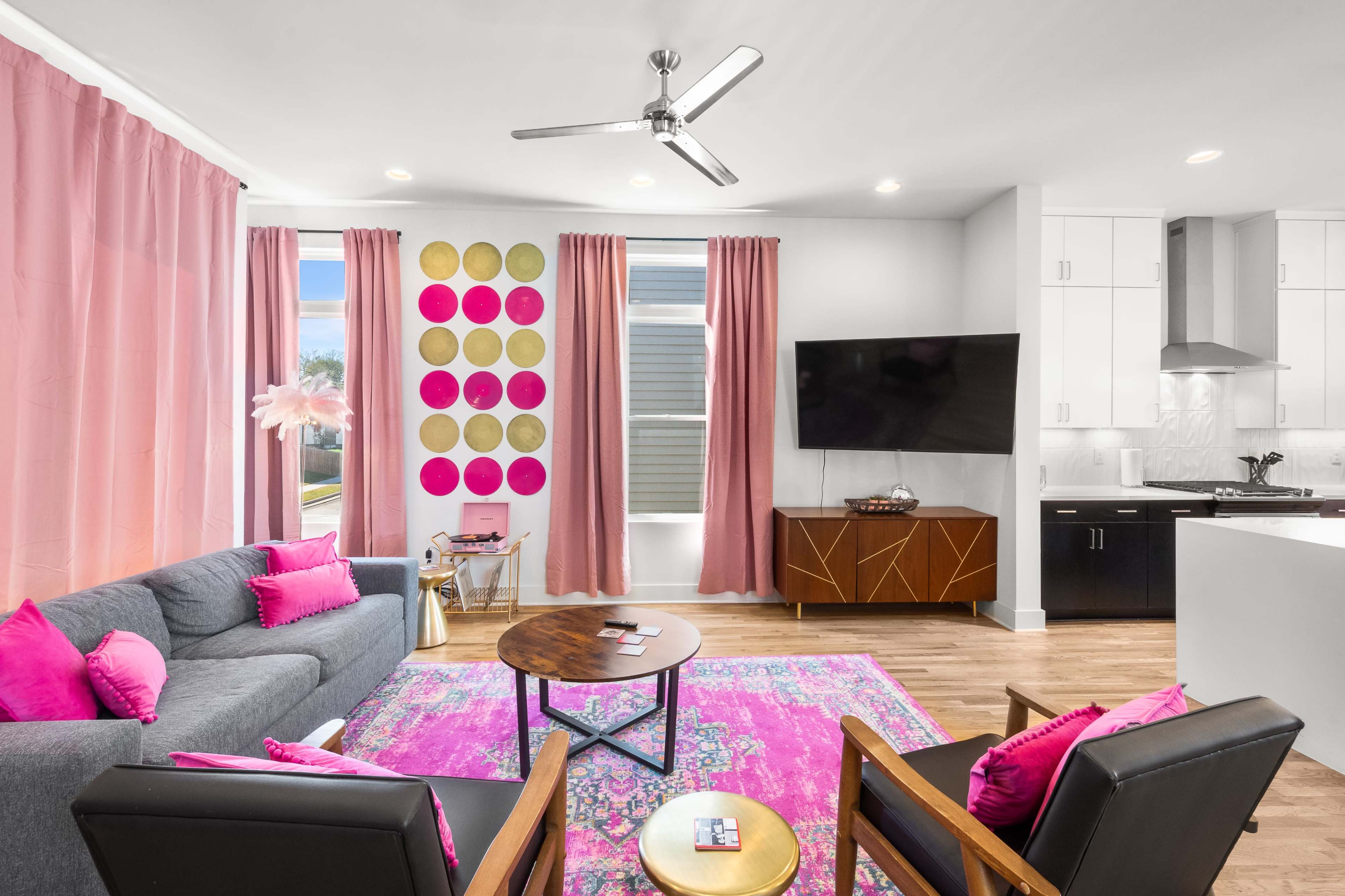 Ultimate Bach 10min to DT, Insta Walls Every Room Image in Hadley/Washington, Nashville, TN