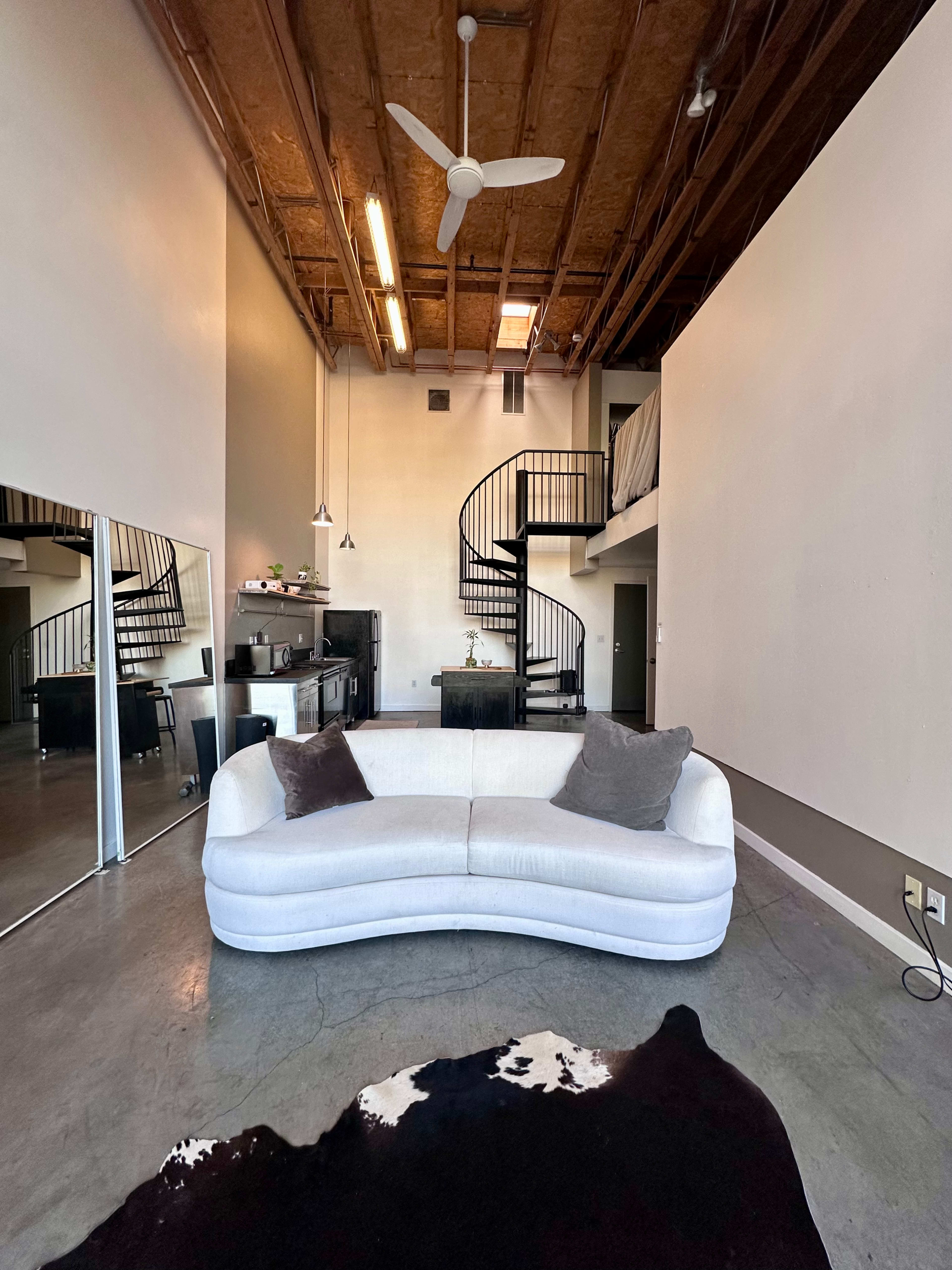 16ft ceilings, Midtown loft, natural light Image in East Sacramento, Sacramento, CA