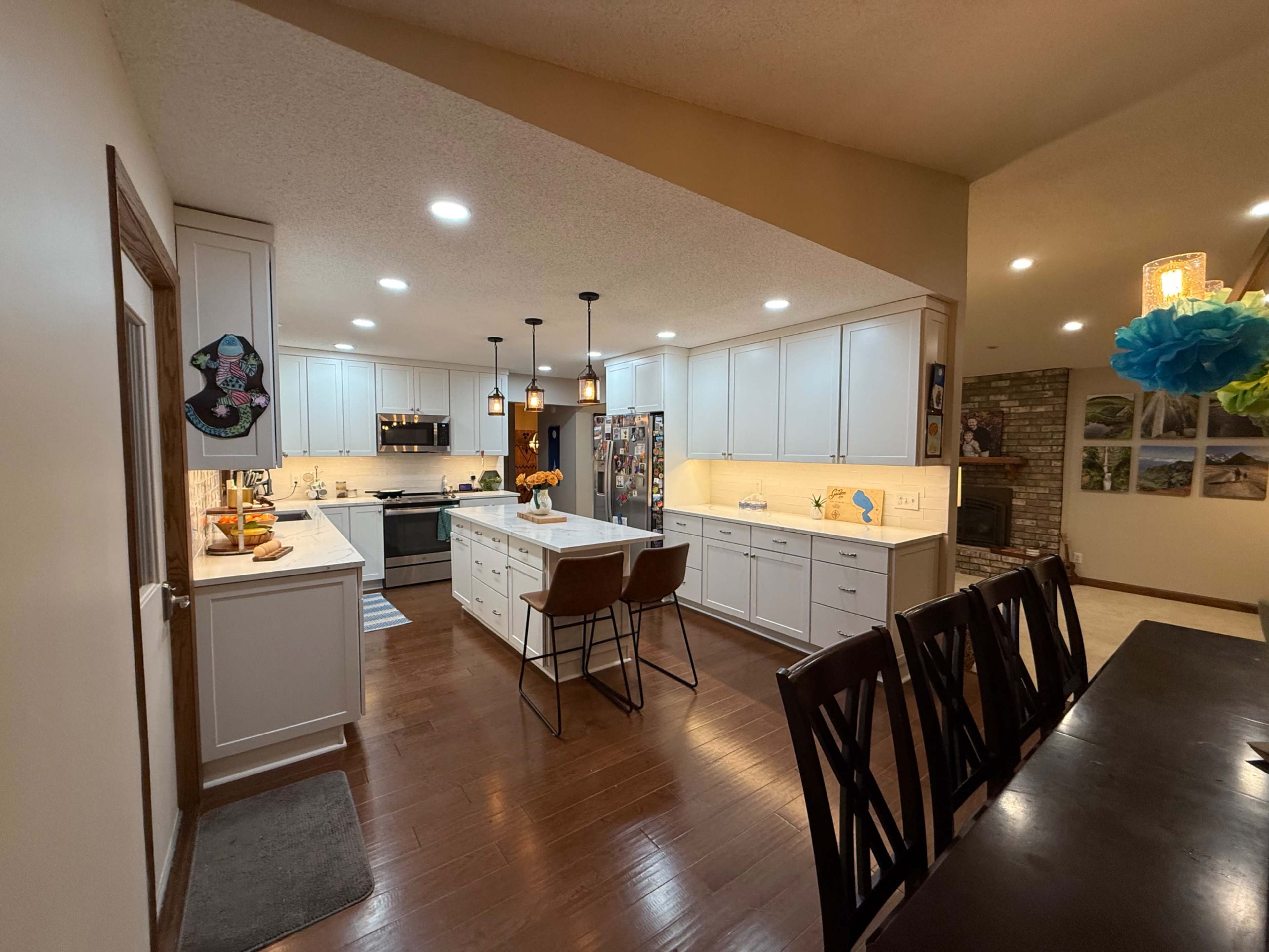 Modern mid century lake home Image in Circle Pines, Circle pines, MN