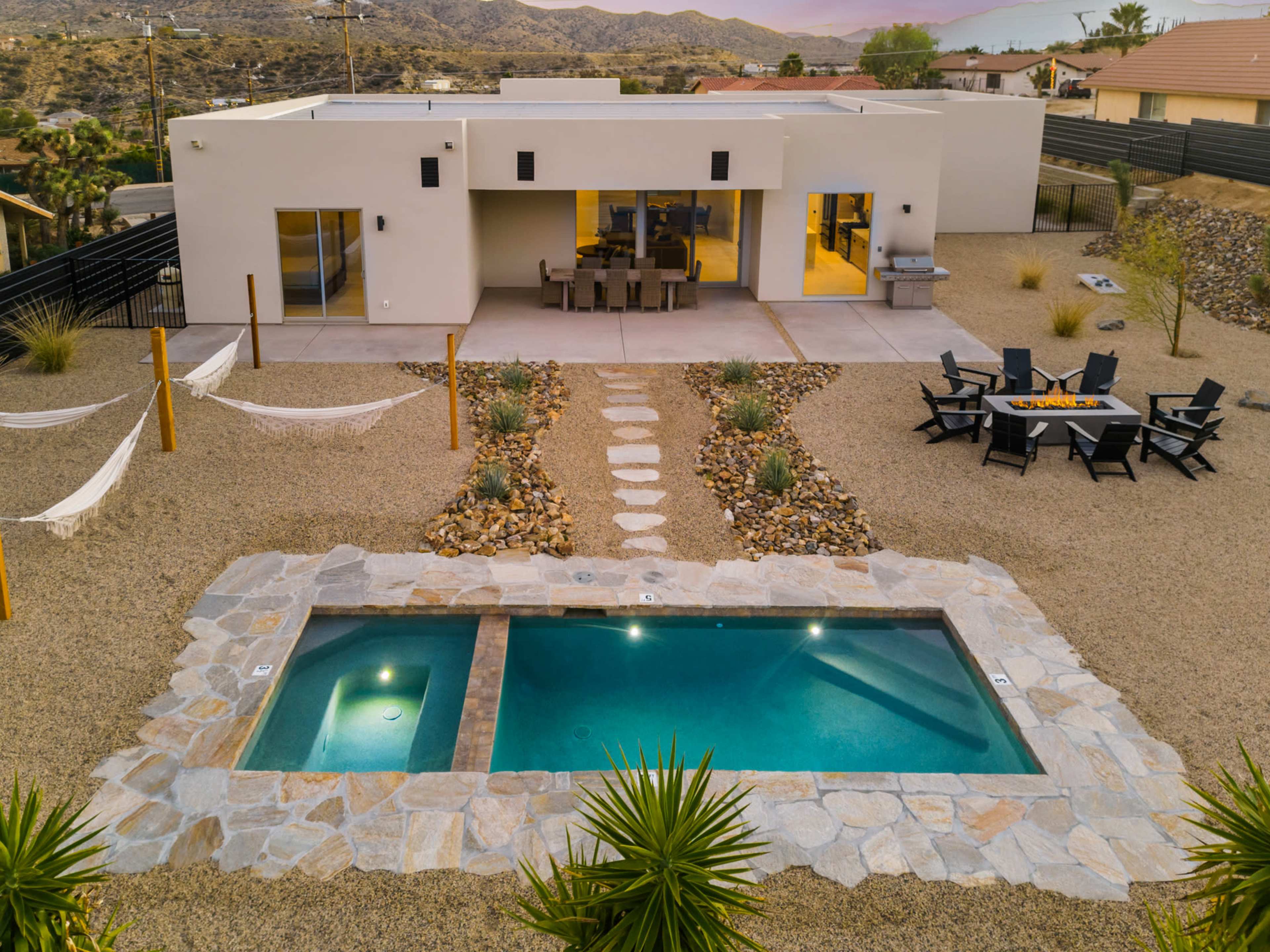 Stardust Luxe – A stylish luxury retreat in Yucca Valley with breathtaking views. Image in Yucca Valley, Yucca Valley, CA