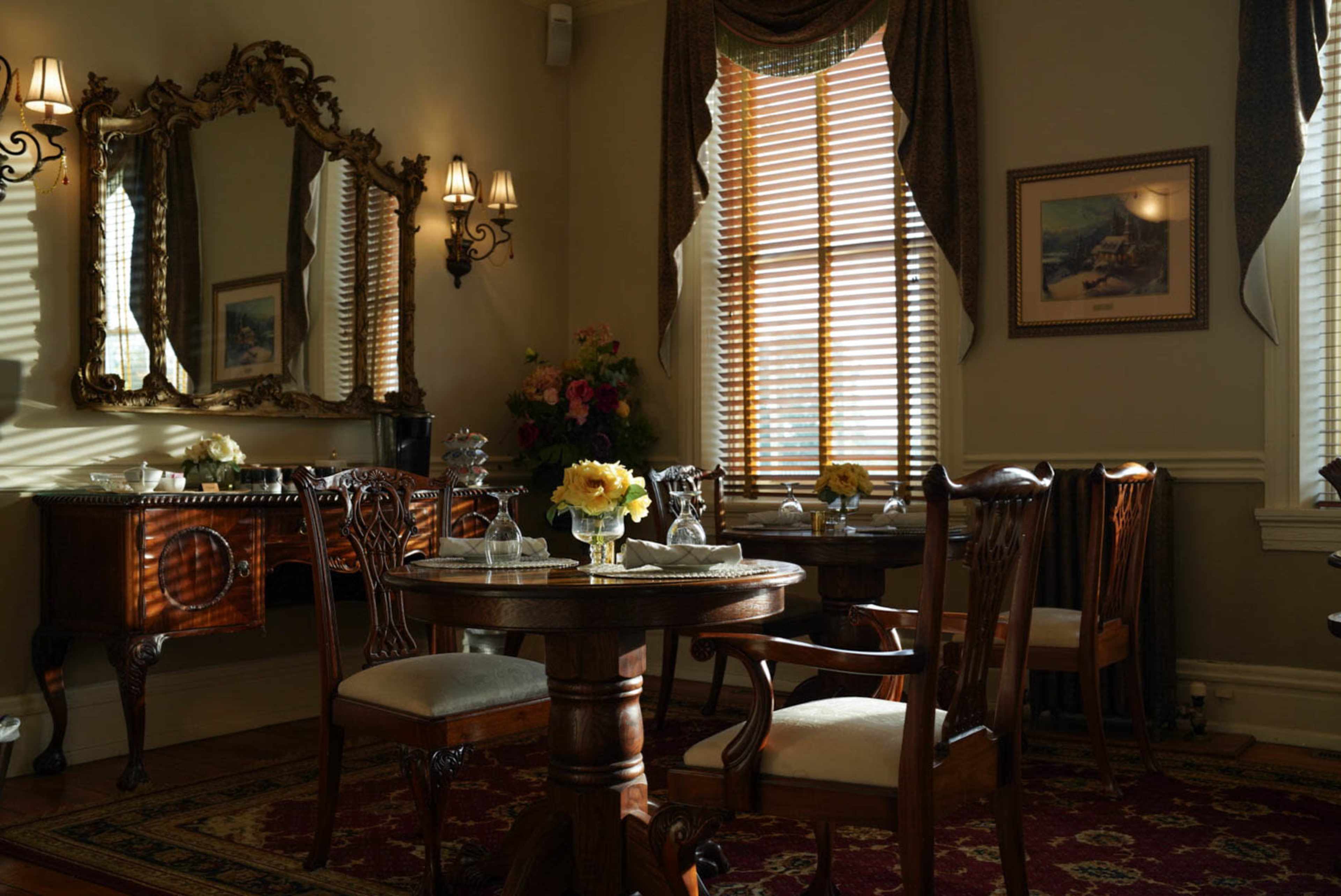 Beautifully restored pre-civil war 1840's Victorian Manor Image in South Londonderry Township, Palmyra, PA