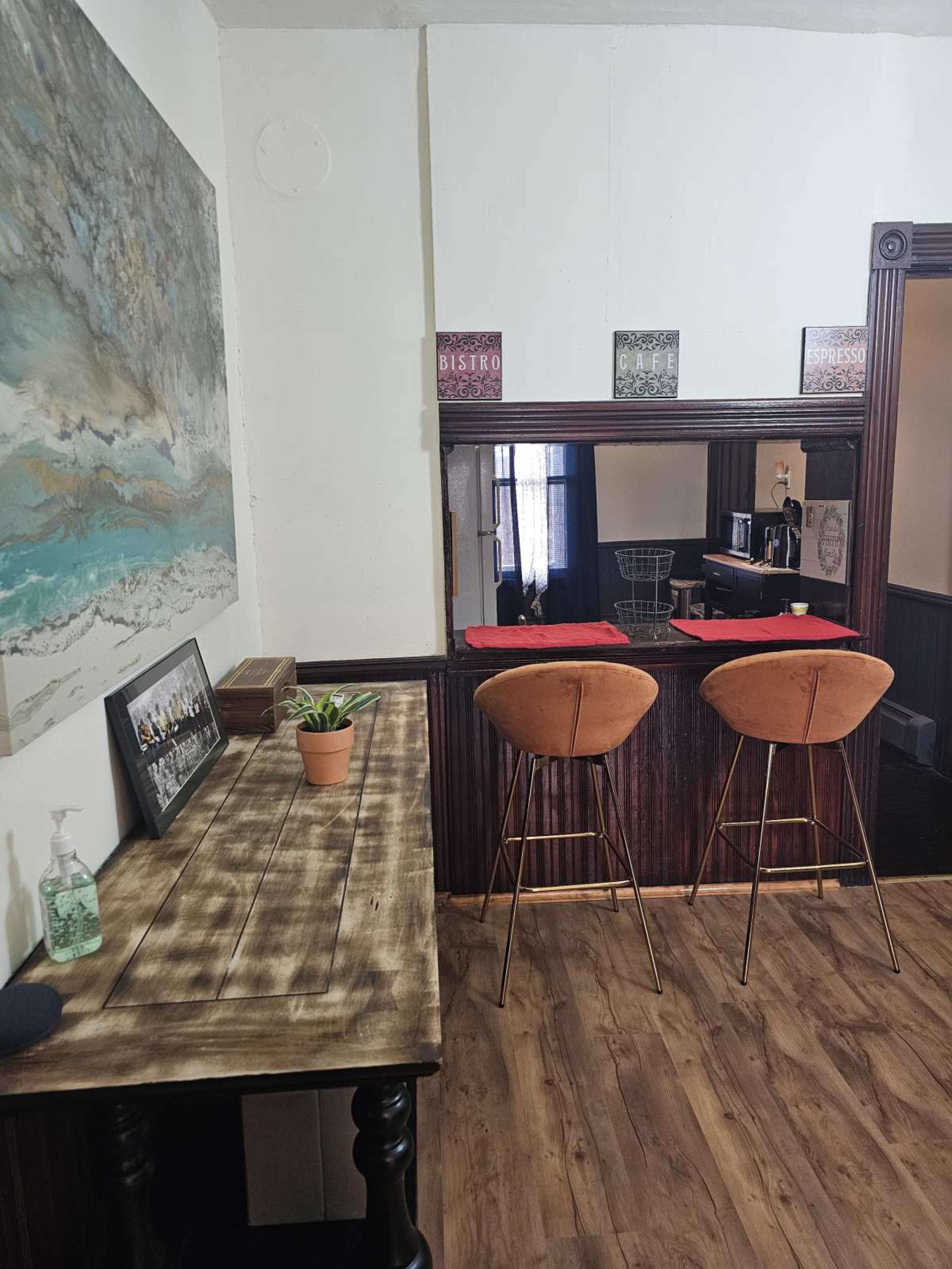 Cozy Historic City Apt Image in Amsterdam, Amsterdam, NY