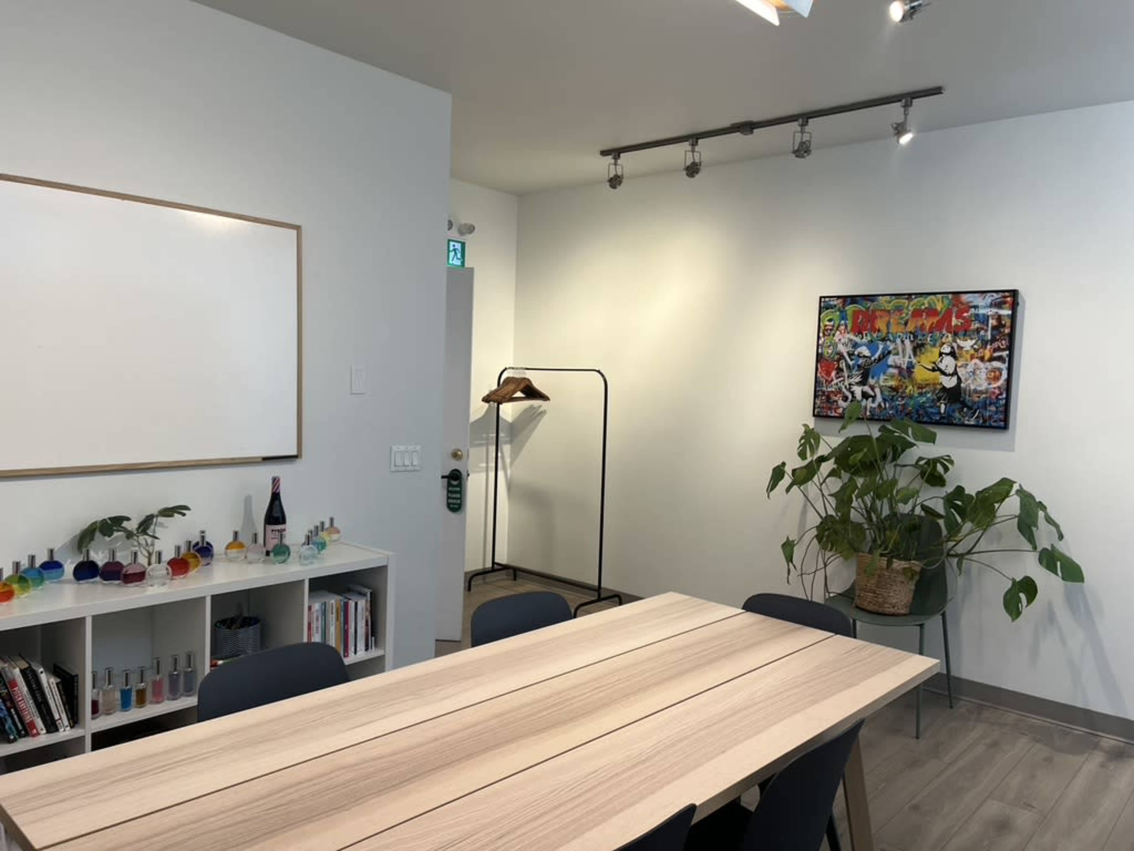 Semi-private Meeting area Image in Southeast Calgary, Calgary, AB