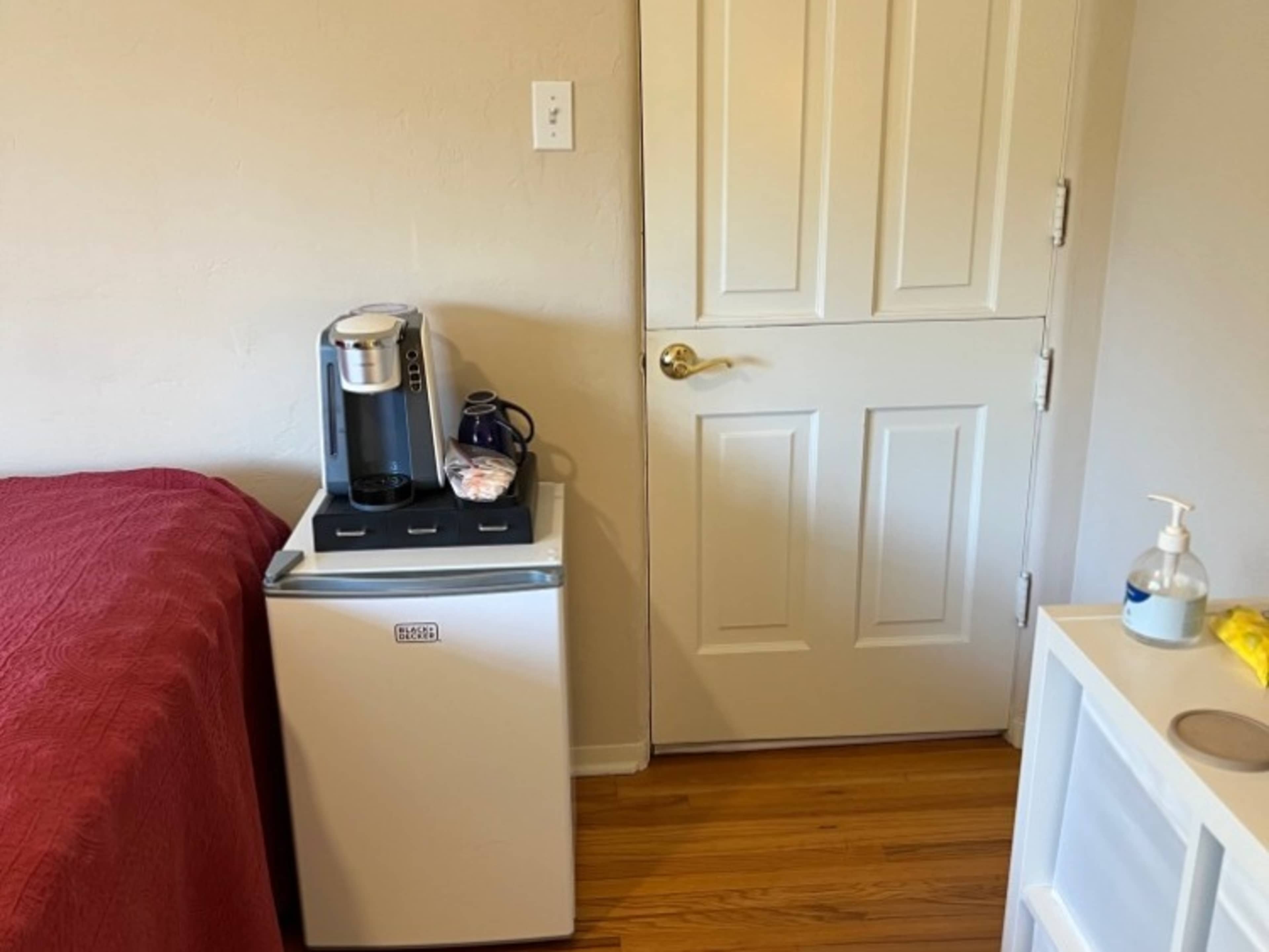 Downstairs Bedroom - additional pictures in photos