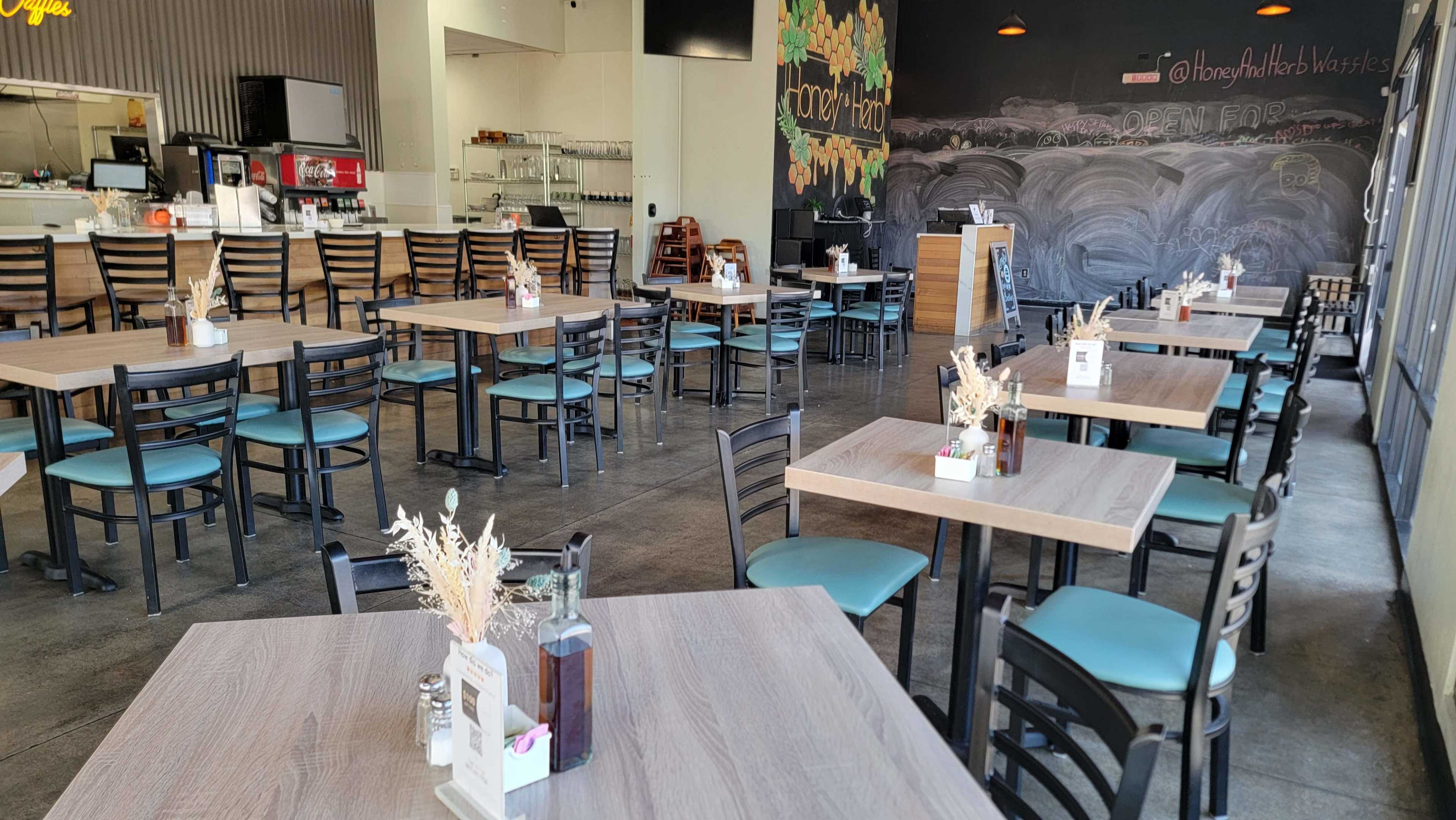 Bright, Versatile Dining Space Perfect for Events or Filming Image in Newbury Park, Newbury Park, CA