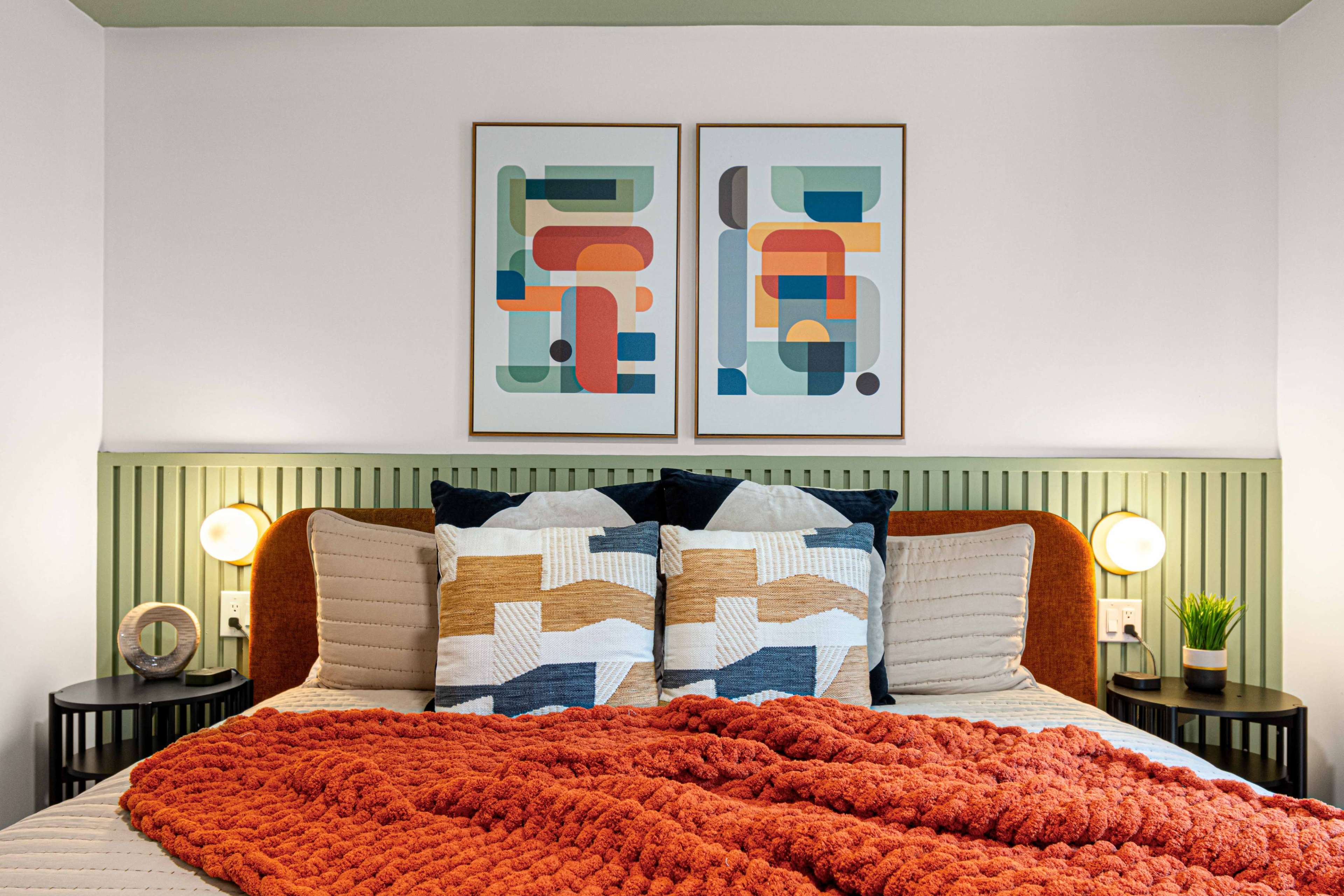 Professionally Designed Large 6 Bedroom Home with Fenced Yard Image in , Asheville, NC