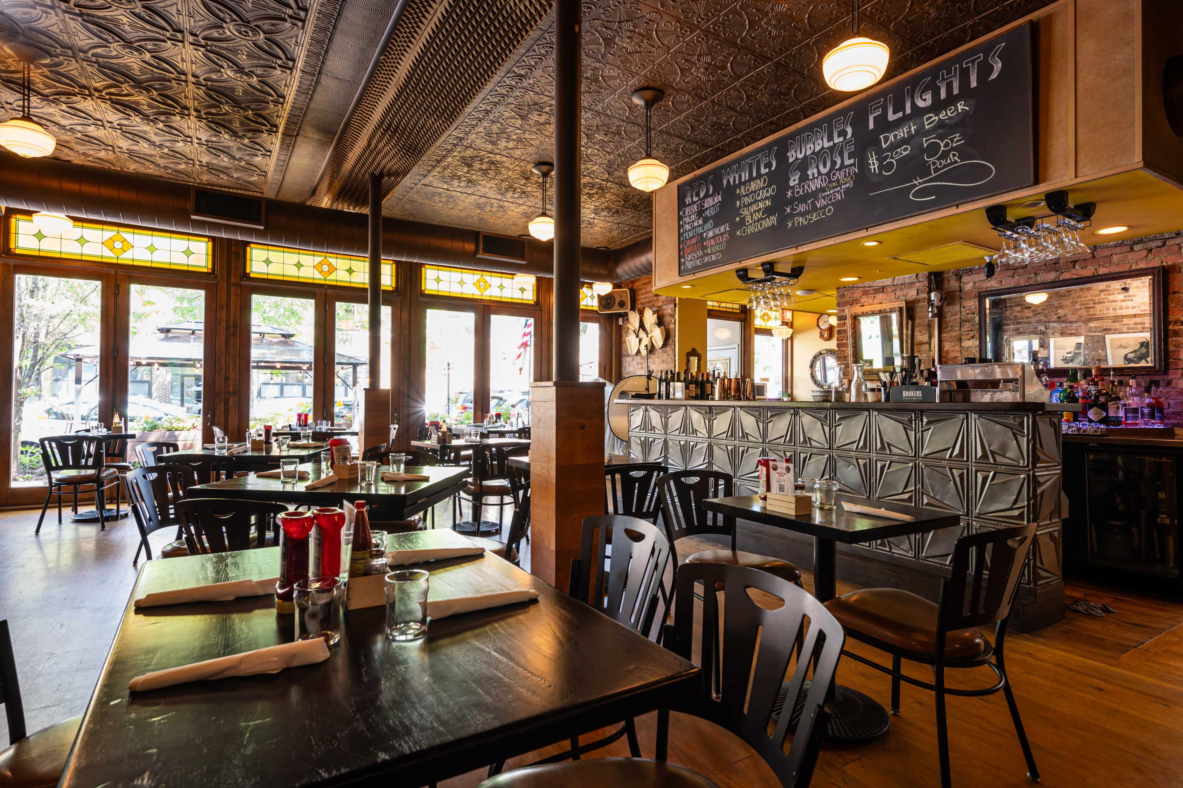 Bistro, bar and patio Image in Lake View, Chicago, IL