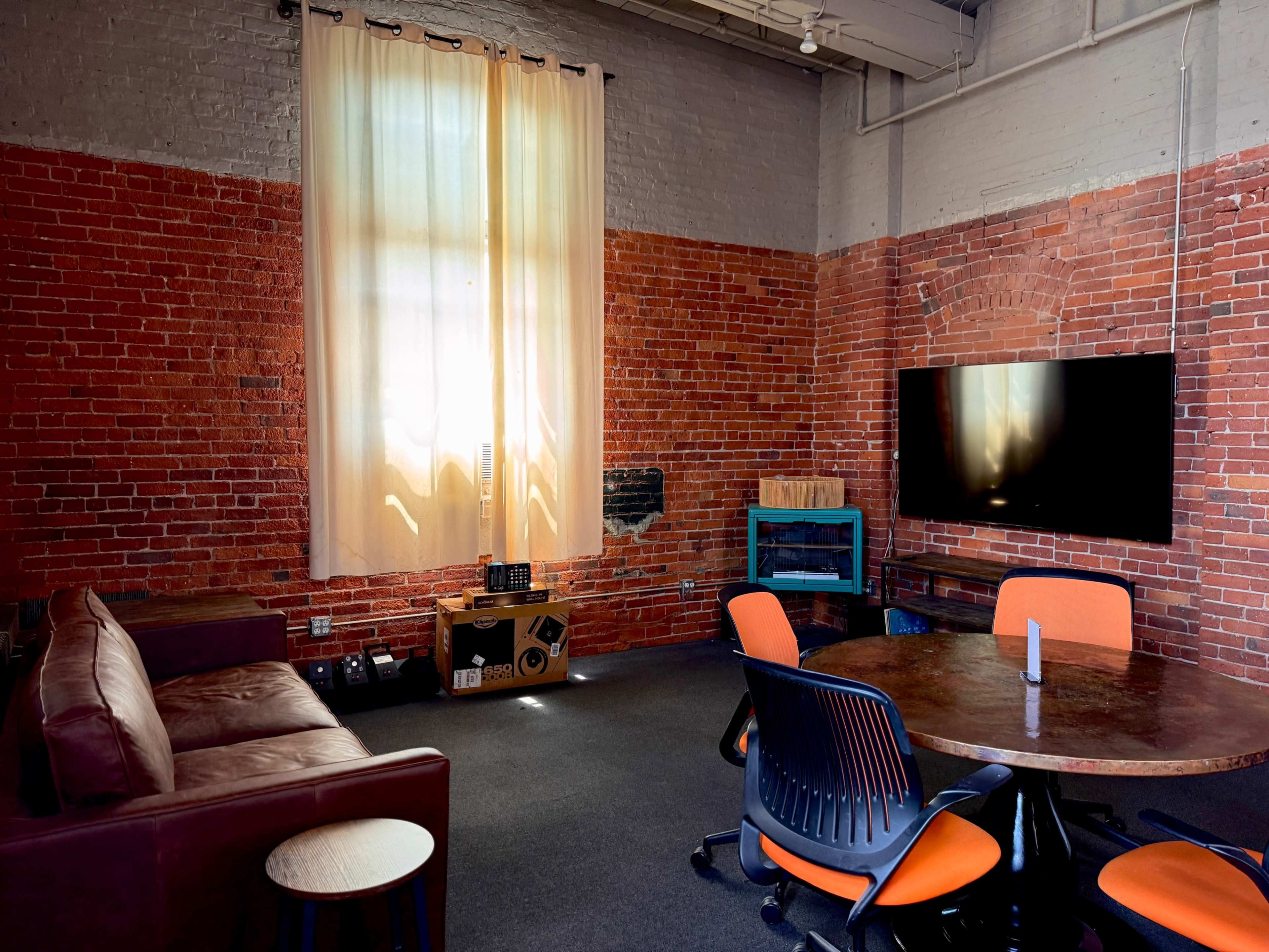 Suburban Creative Loft Studio With Kitchen & Private Office And On Site Parking Image in Framingham, Framingham, MA