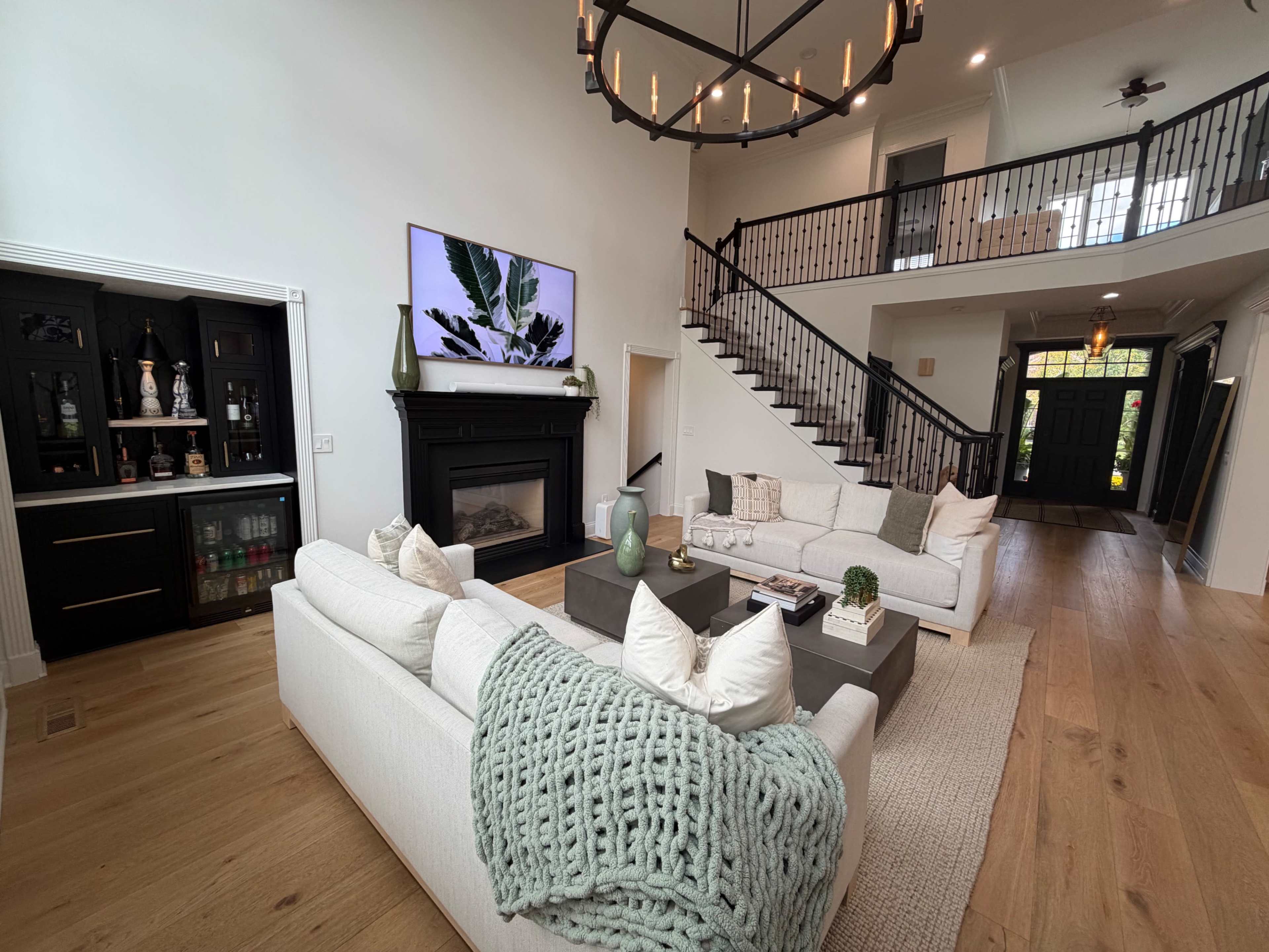 Modern Luxury Content House | Natural Light, Designer Kitchen + Outdoor Lounge Image in Tidewater at New Albany, New Albany, OH