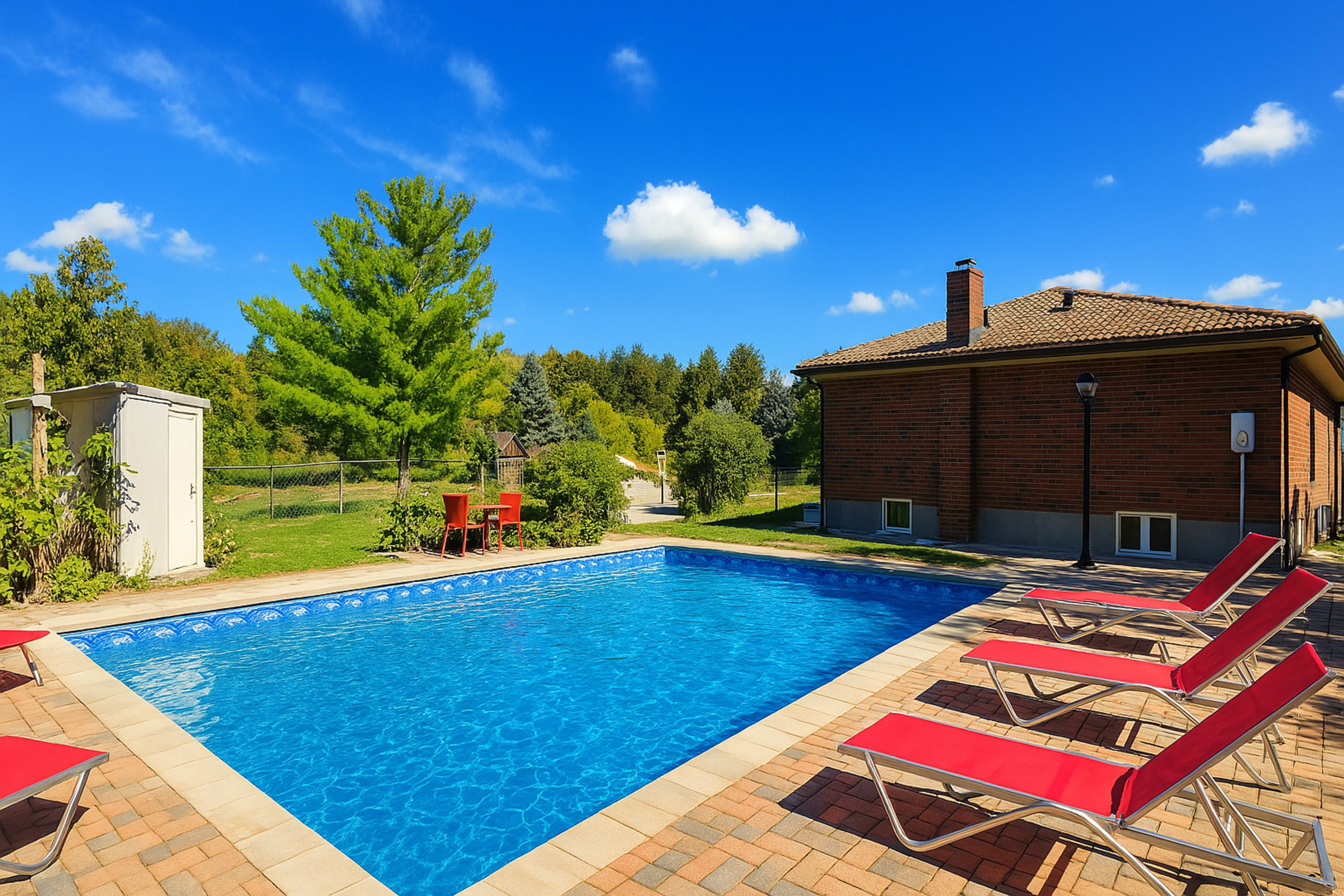10 Acre Farm House with Pool & Ponds Image in East Gwillimbury, East Gwillimbury, ON