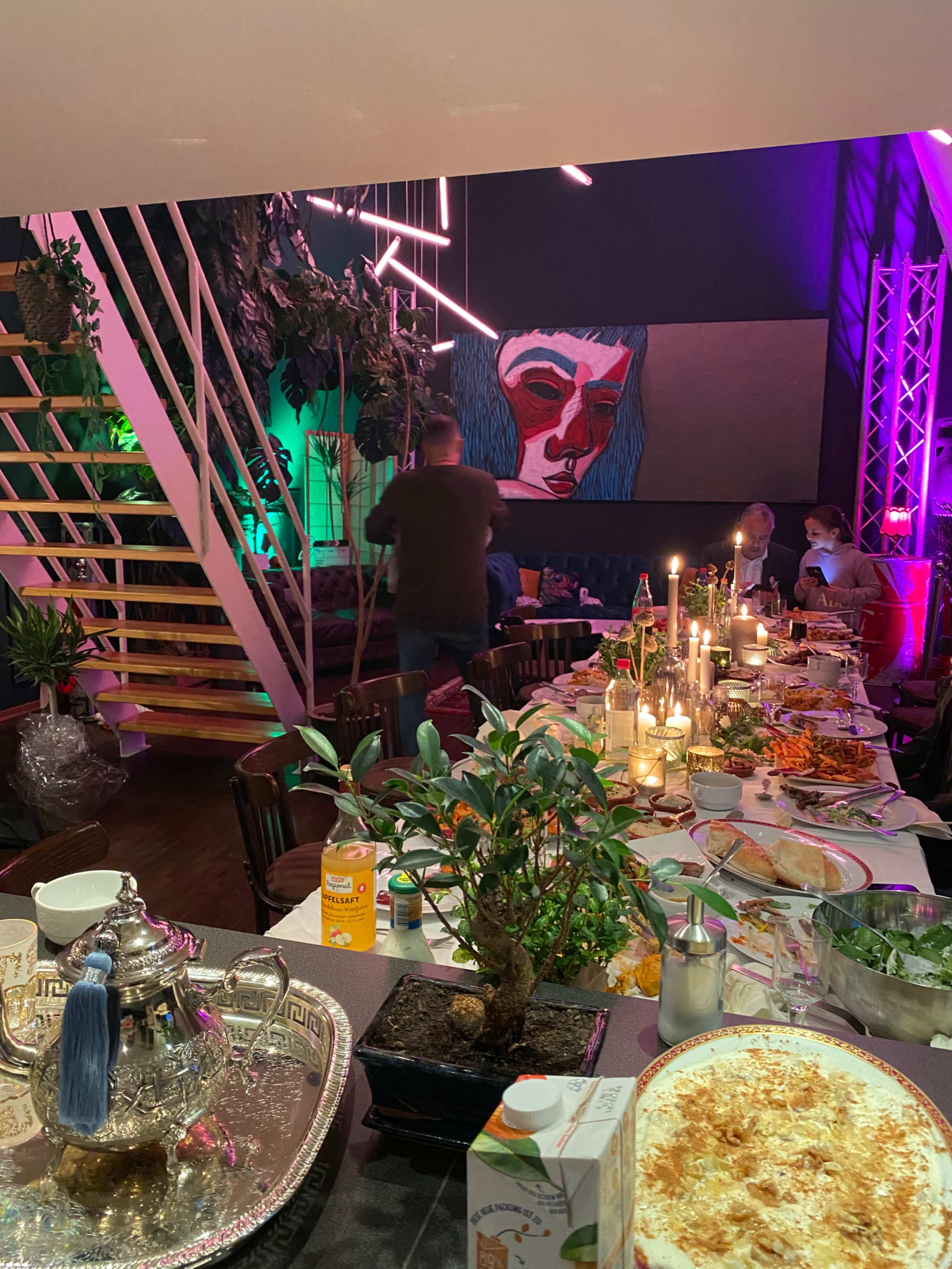 Jungle Loft Cologne – 6m High Ceilings Image in Köln-Neustadt-Nord, Köln