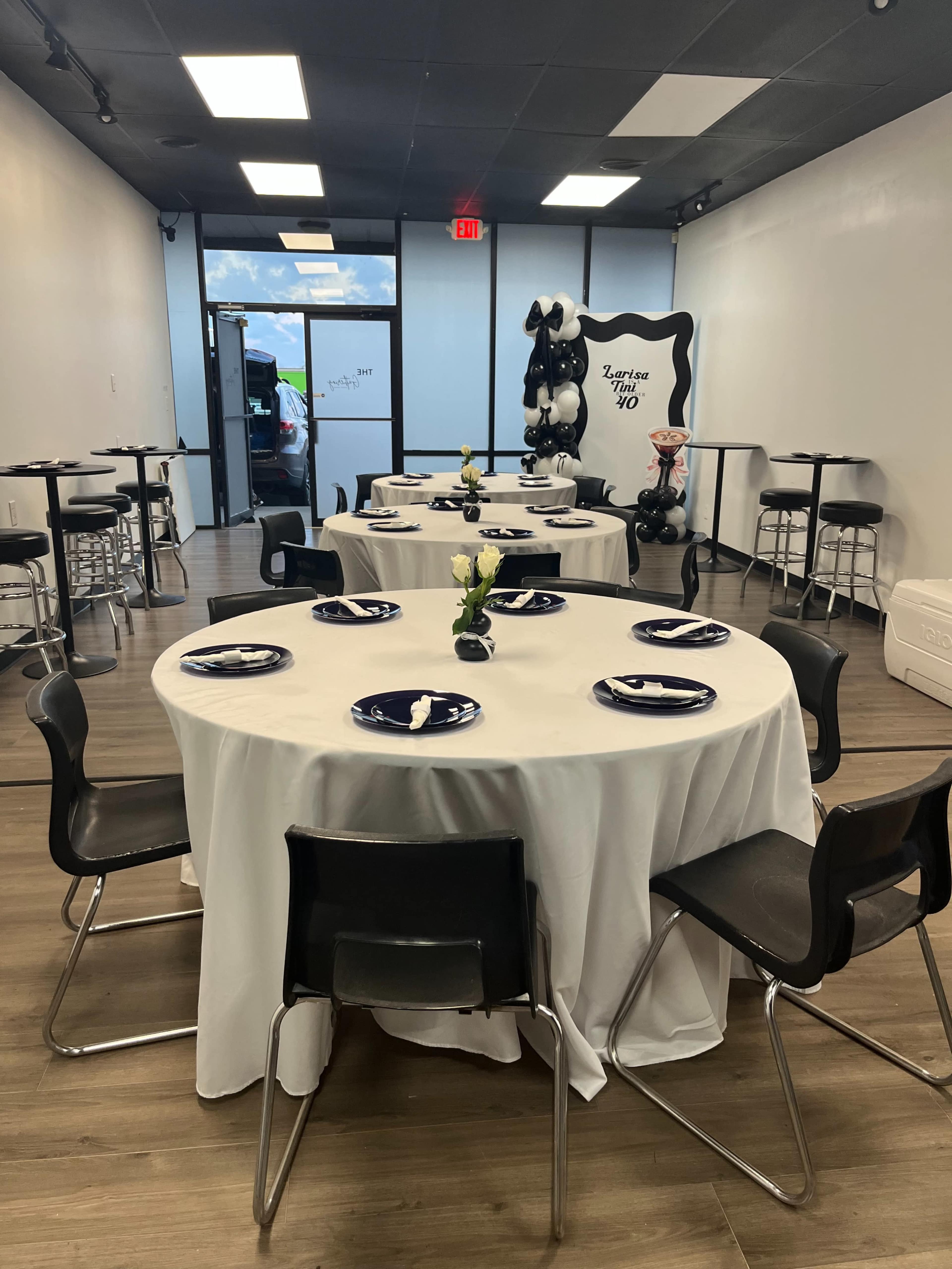 1000 Sq Ft North Side Fort Wayne Event Space for Intimate gatherings, Meetings & Celebrations Image in Washington Township, Fort wayne, IN