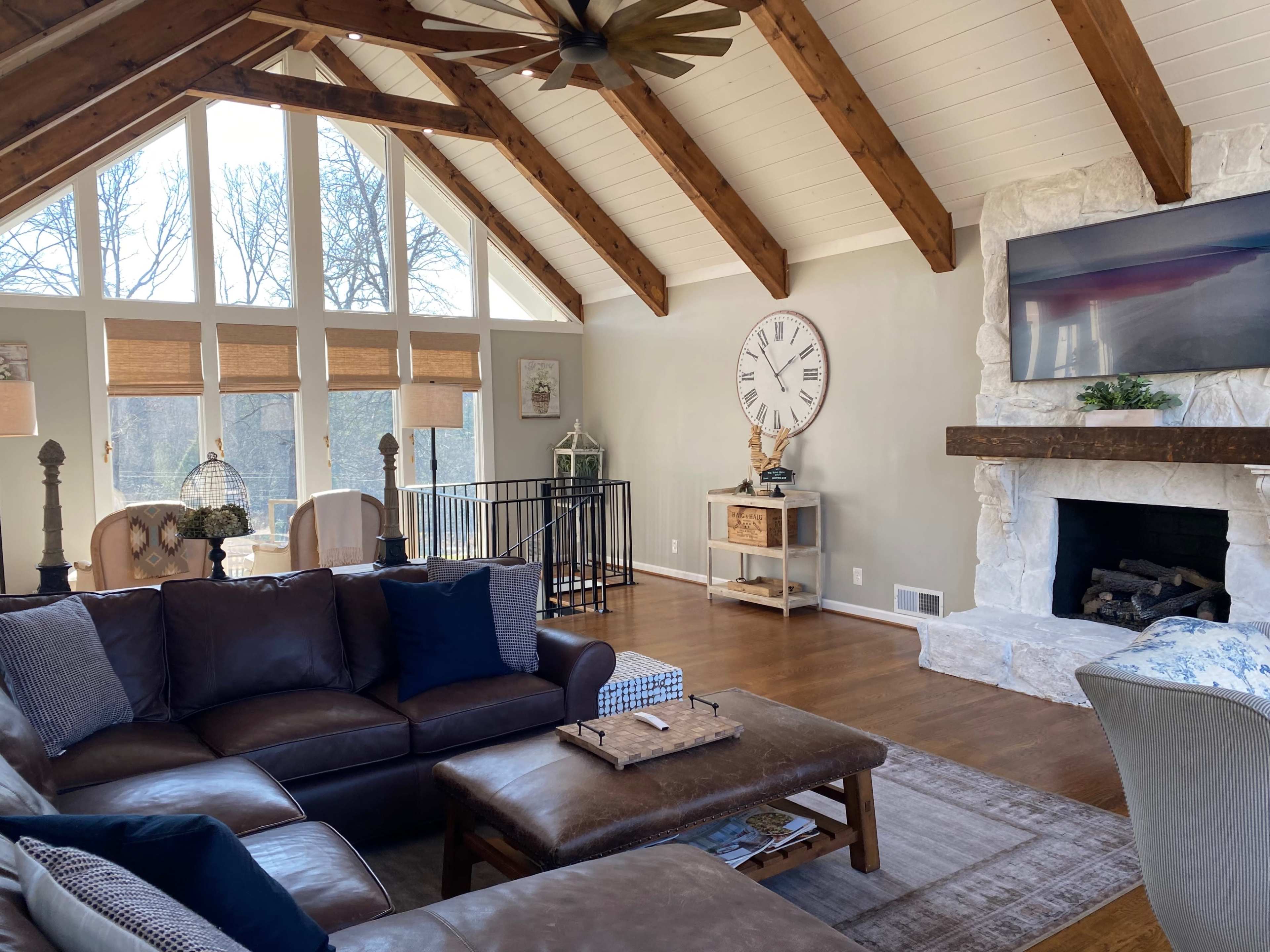 New Modern Farmhouse with mountain views, new Pickle Ball court, Princess Carriage, original old barn, new blank canvas large barn and amazing tiered wooden decks Image in , Cleveland, GA