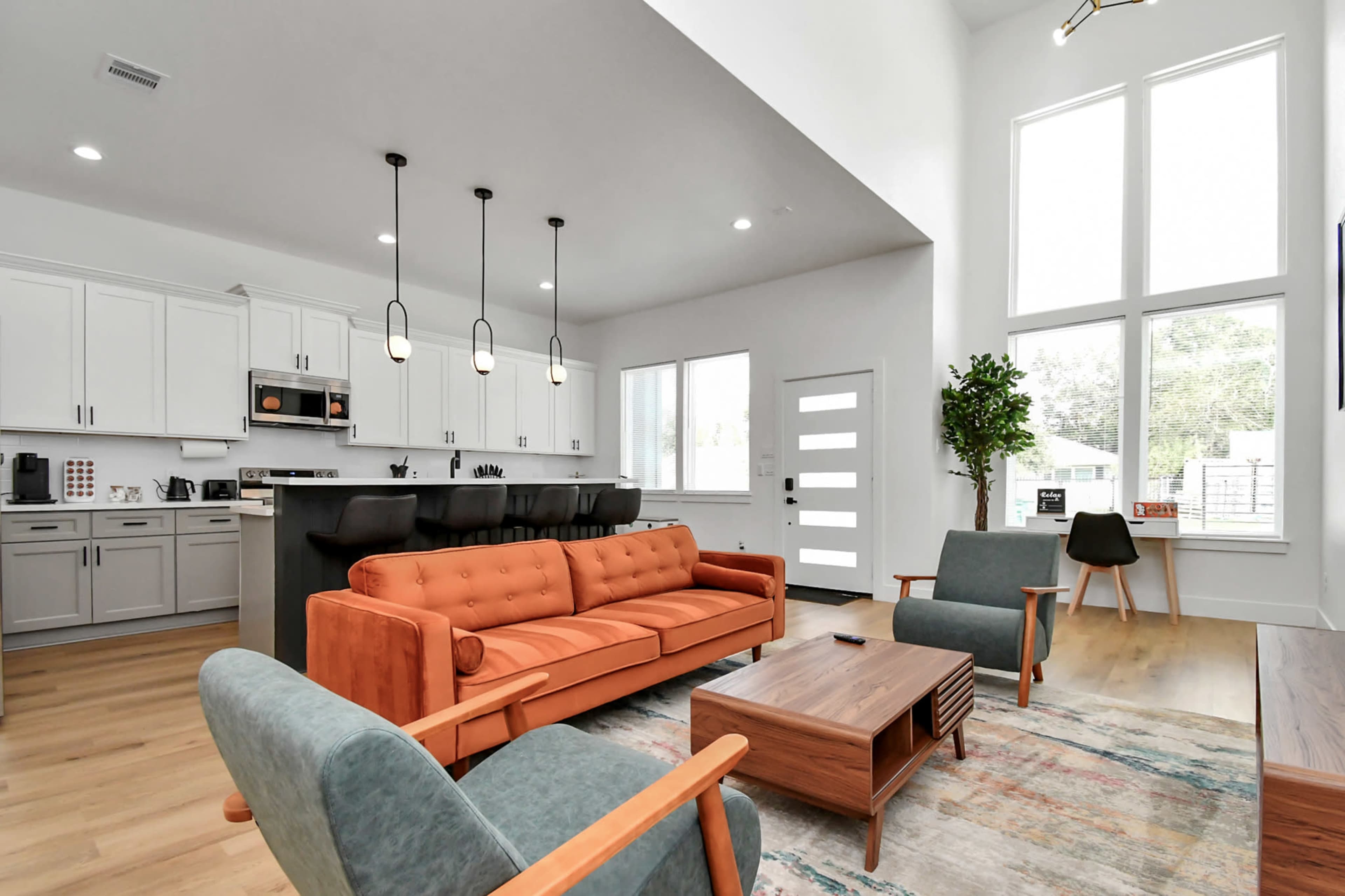 Spacious Gated Houston Retreat | Perfect for Meetings, Retreats & Events (Sleeps 18) Image in South Park, houston, TX