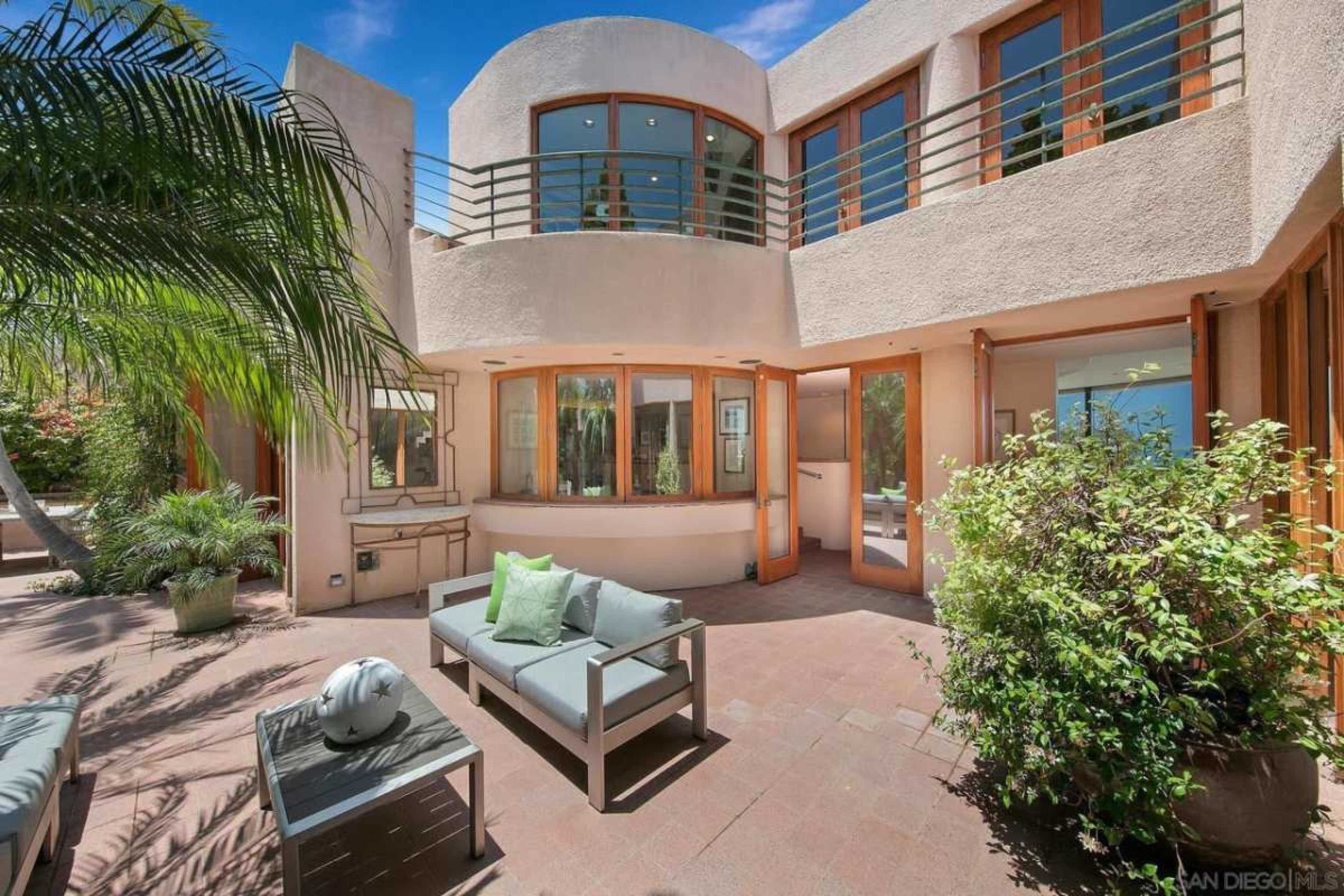 Oceanfront Architectural Scripps Villa Luxury La Jolla Beach Estate Image in La Jolla, La Jolla, CA