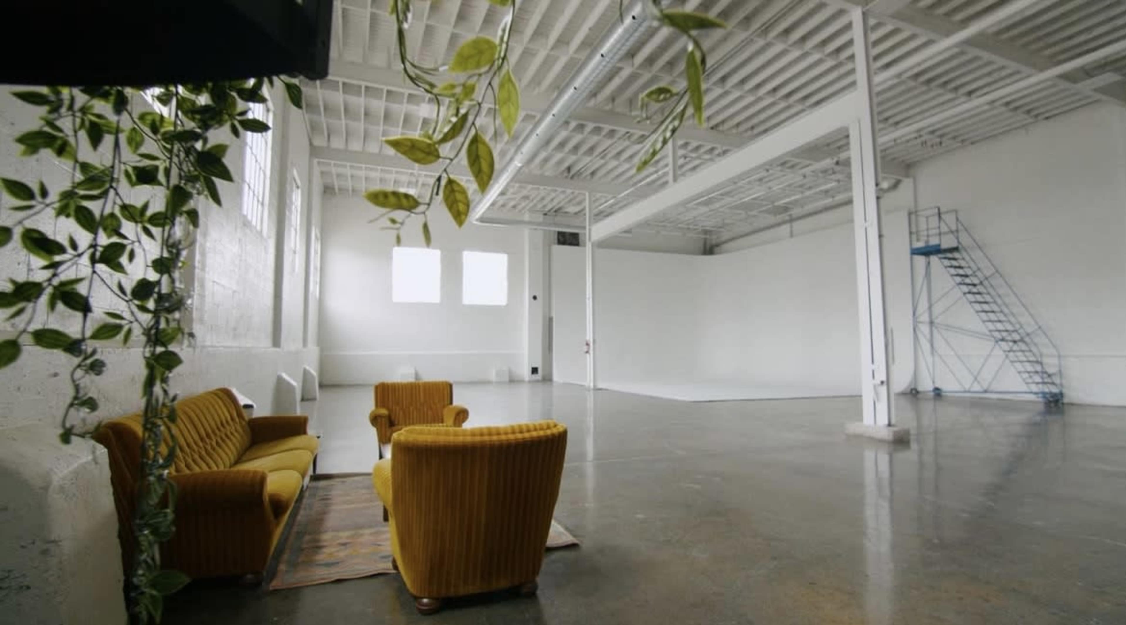 Hamilton Production Space with 3,800 sq ft Studio & 800 sq ft Backstage Image in Industrial Sector D, HAMILTON, ON