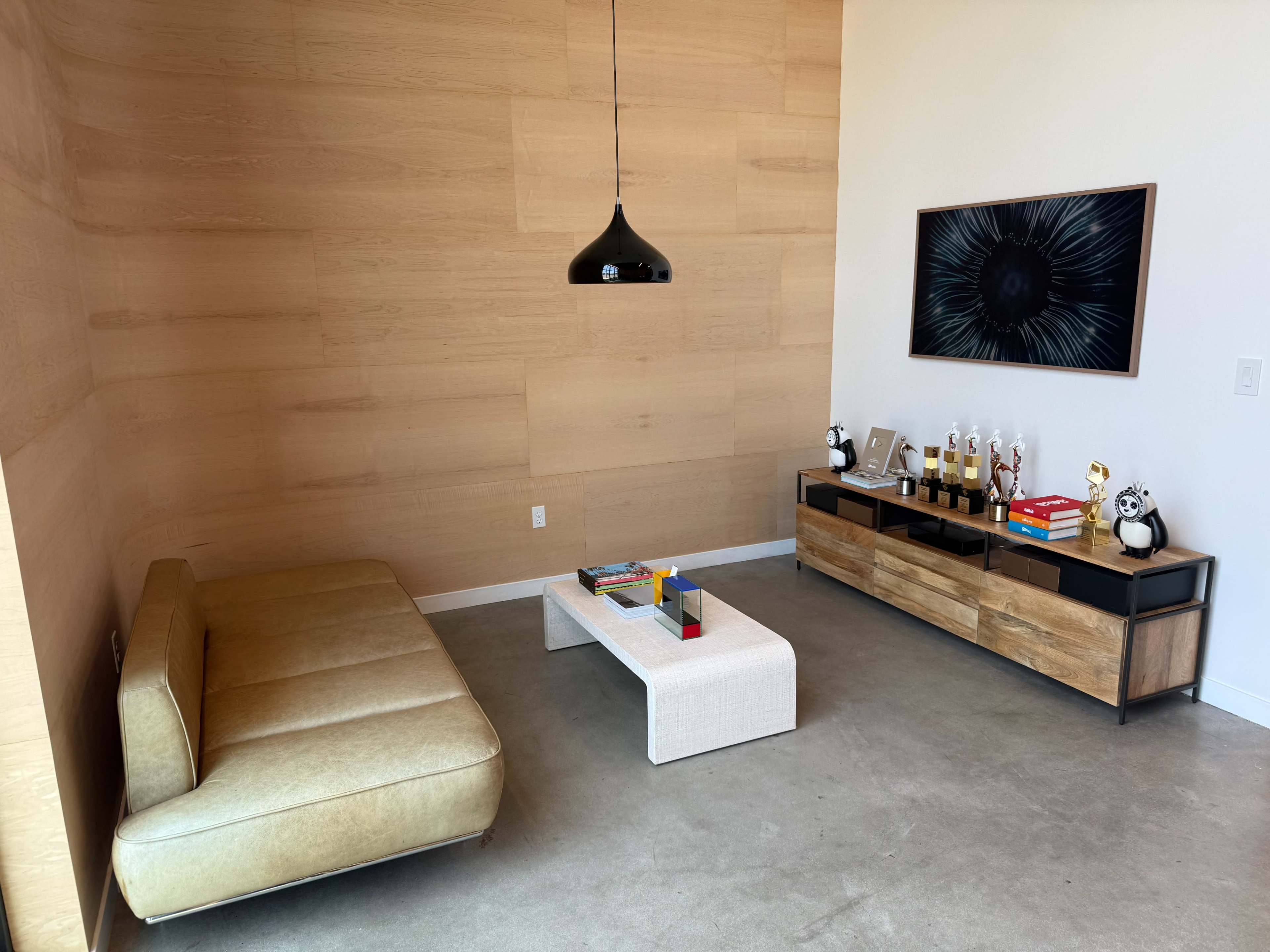 Modern Office Lobby / Lounge Image in Historic Highlands, Pasadena, CA