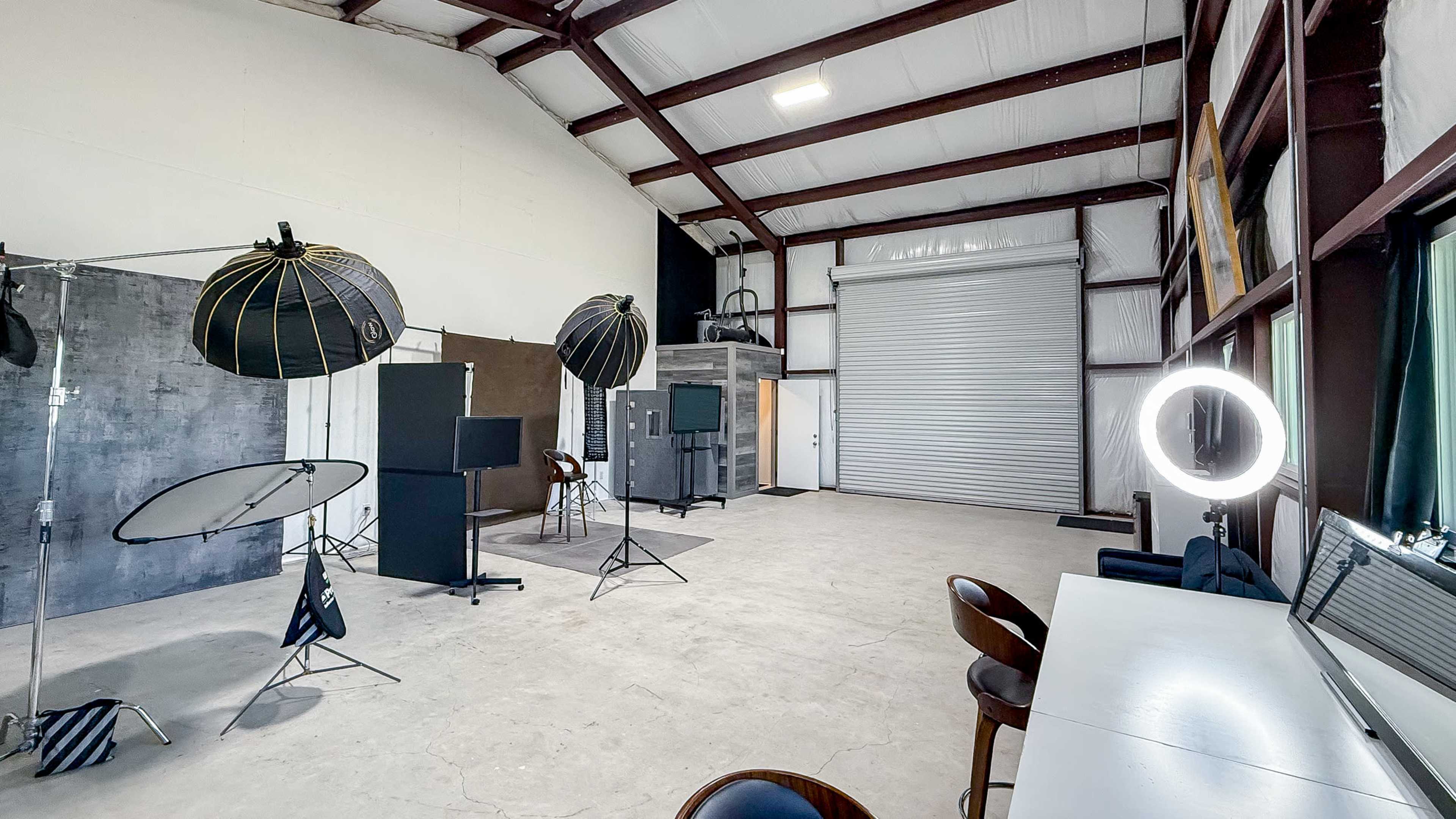 1,000 sq. ft. Photo Studio, Bright & Adaptable Image in Buda, Buda, TX