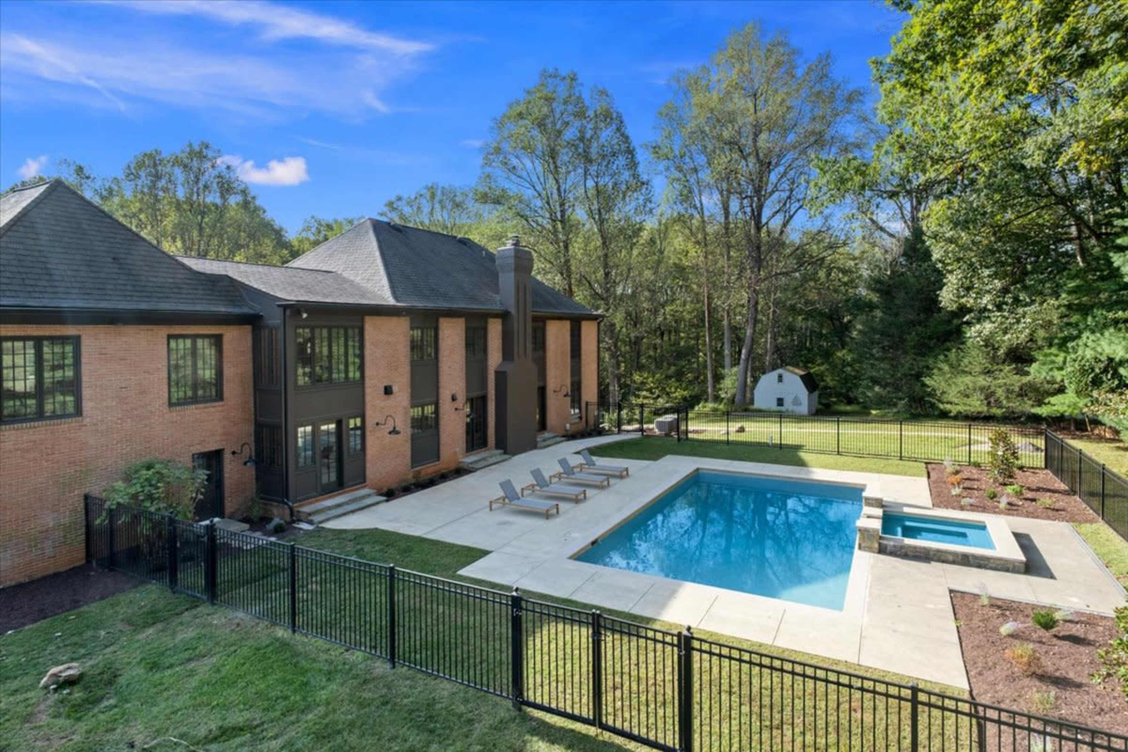 The Potomac Manor Image in Travilah, Potomac, MD