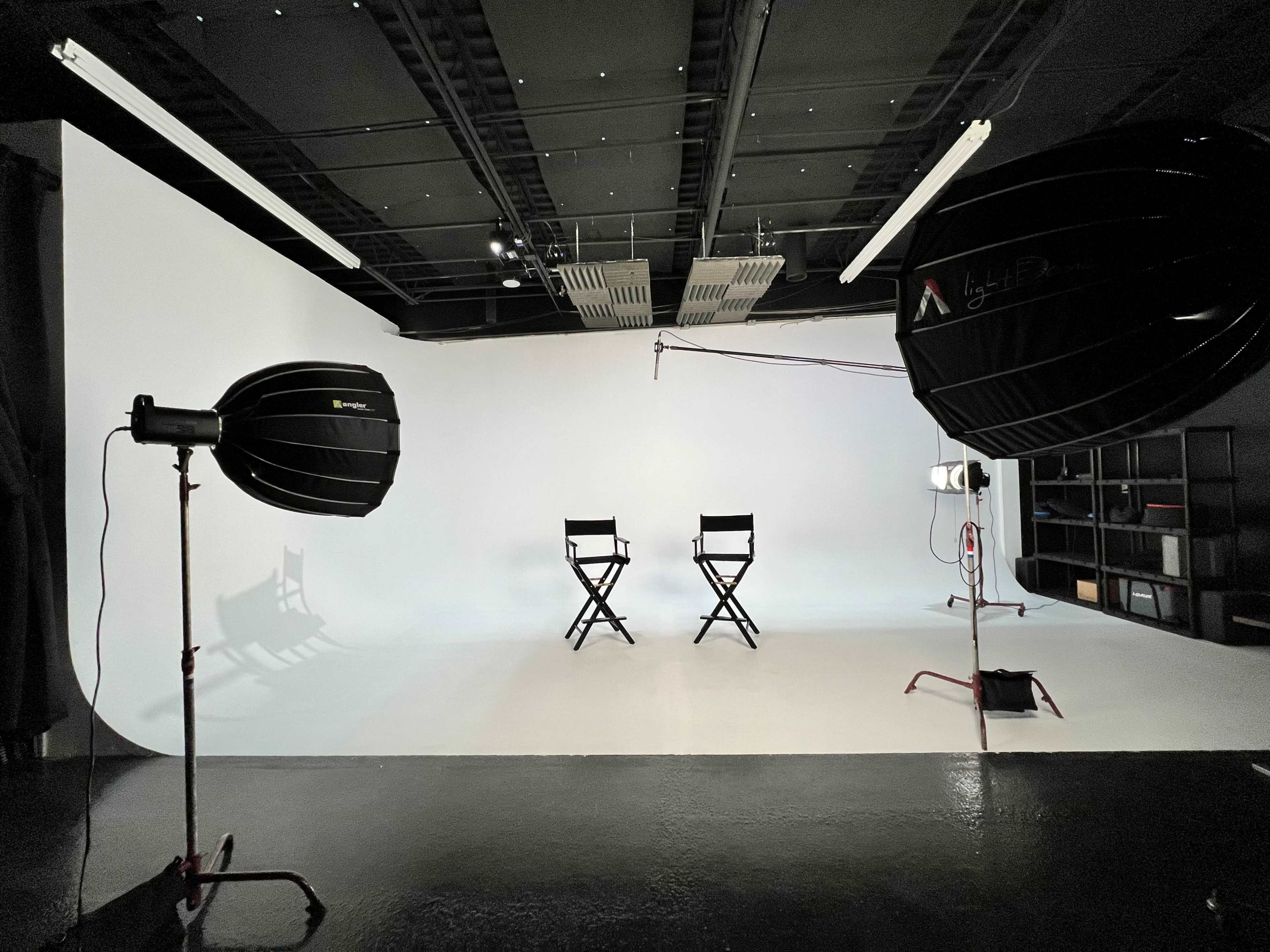 RGB Cyc Wall and Green Screen Soundstage in Lenexa Image in Lenexa, Lenexa, KS