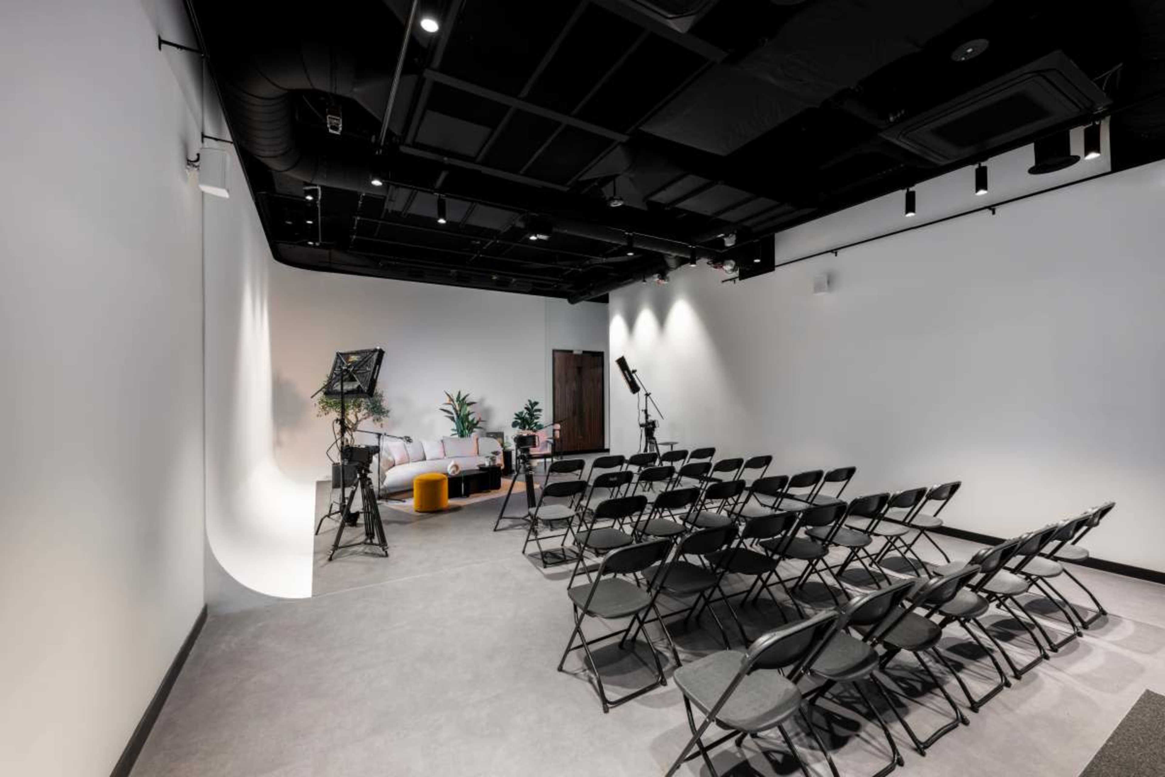 Blank Canvas Event & Conference Space Image in London, London, ENG