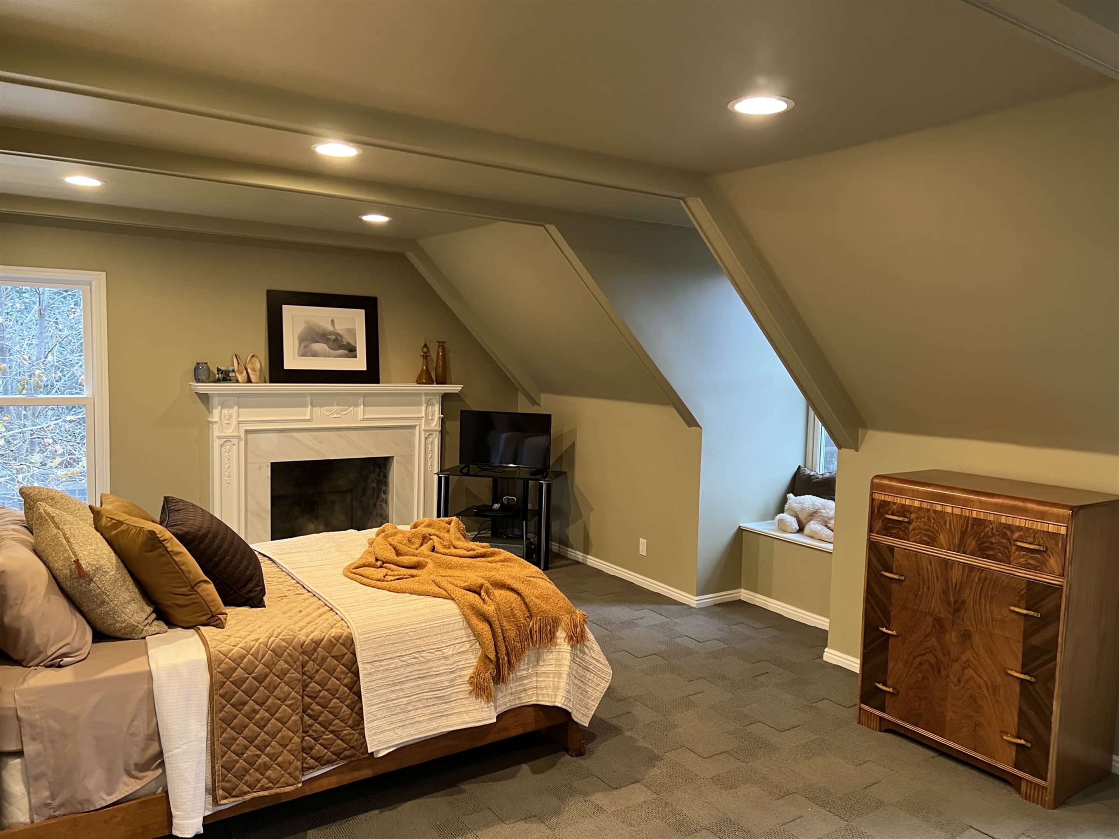 Farmhouse, modern home, with large property suburban area. Image in West Jordan, West Jordan, UT