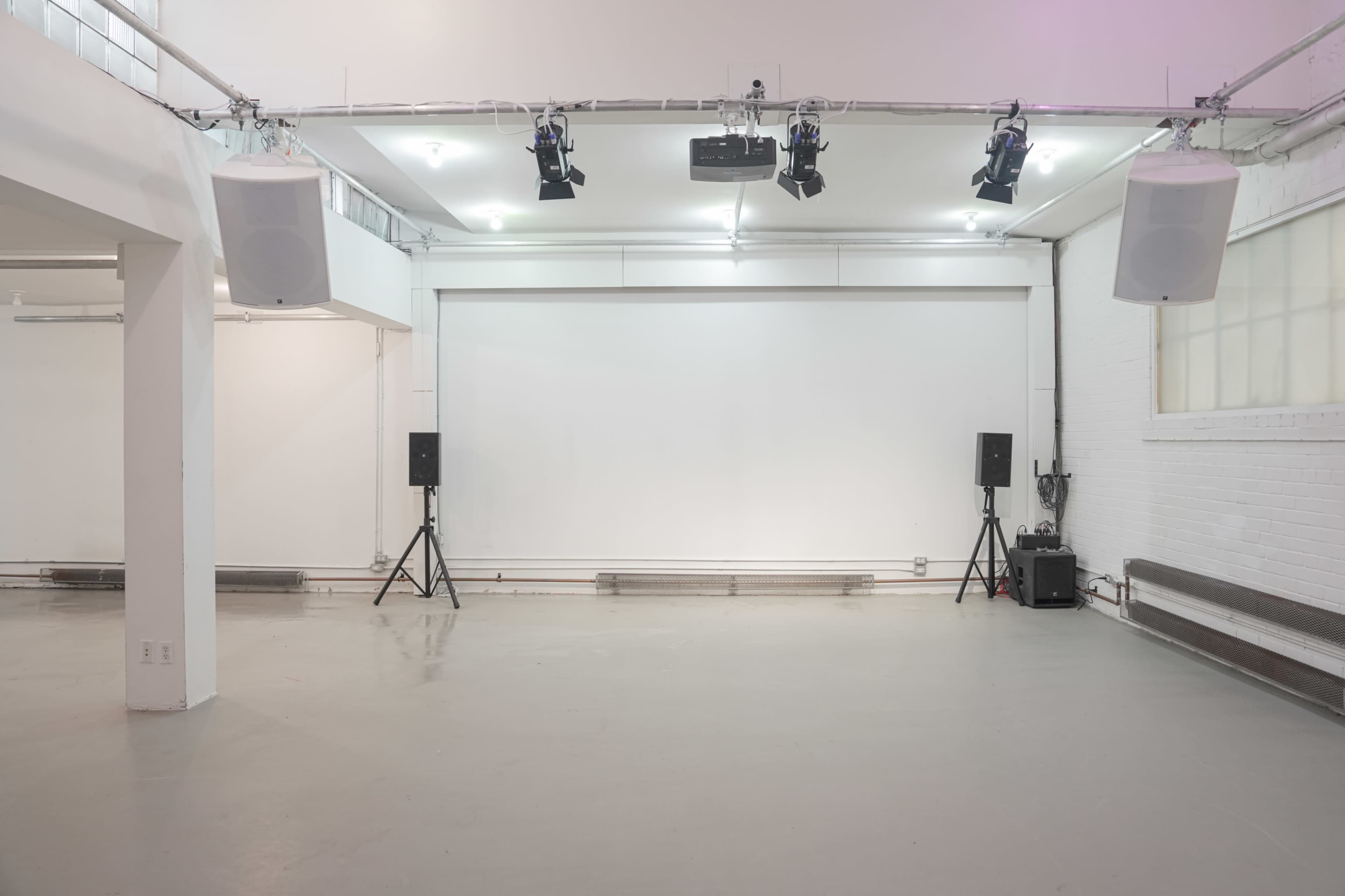 Large, lofty open format industrial studio with tons of natural light Image in Casa Loma, Toronto, ON