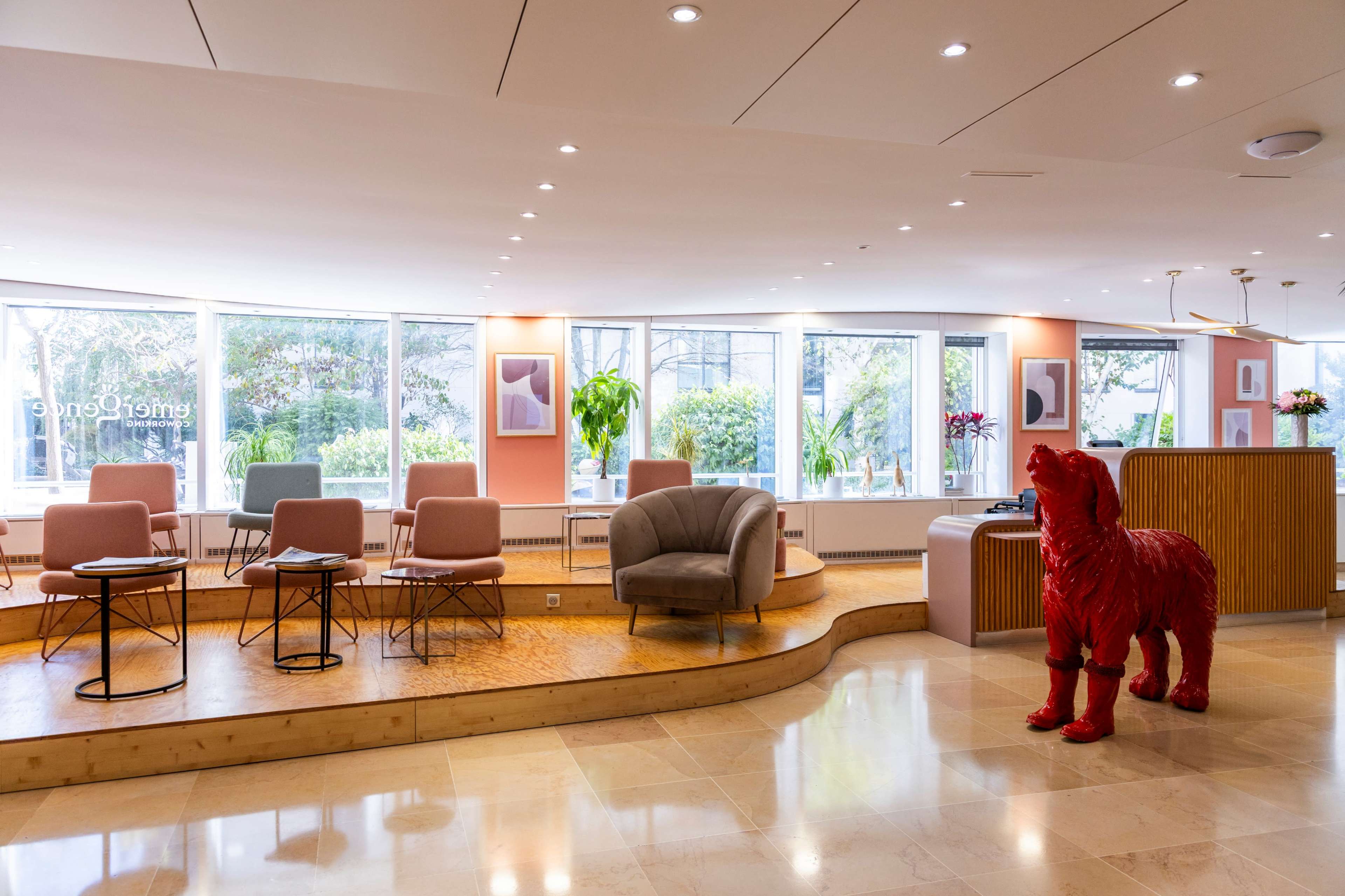 Salle d'entretien pour 3 personnes dans un espace de coworking moderne et chaleureux à Issy-les-Moulineaux Image dans , Issy-les-Moulineaux