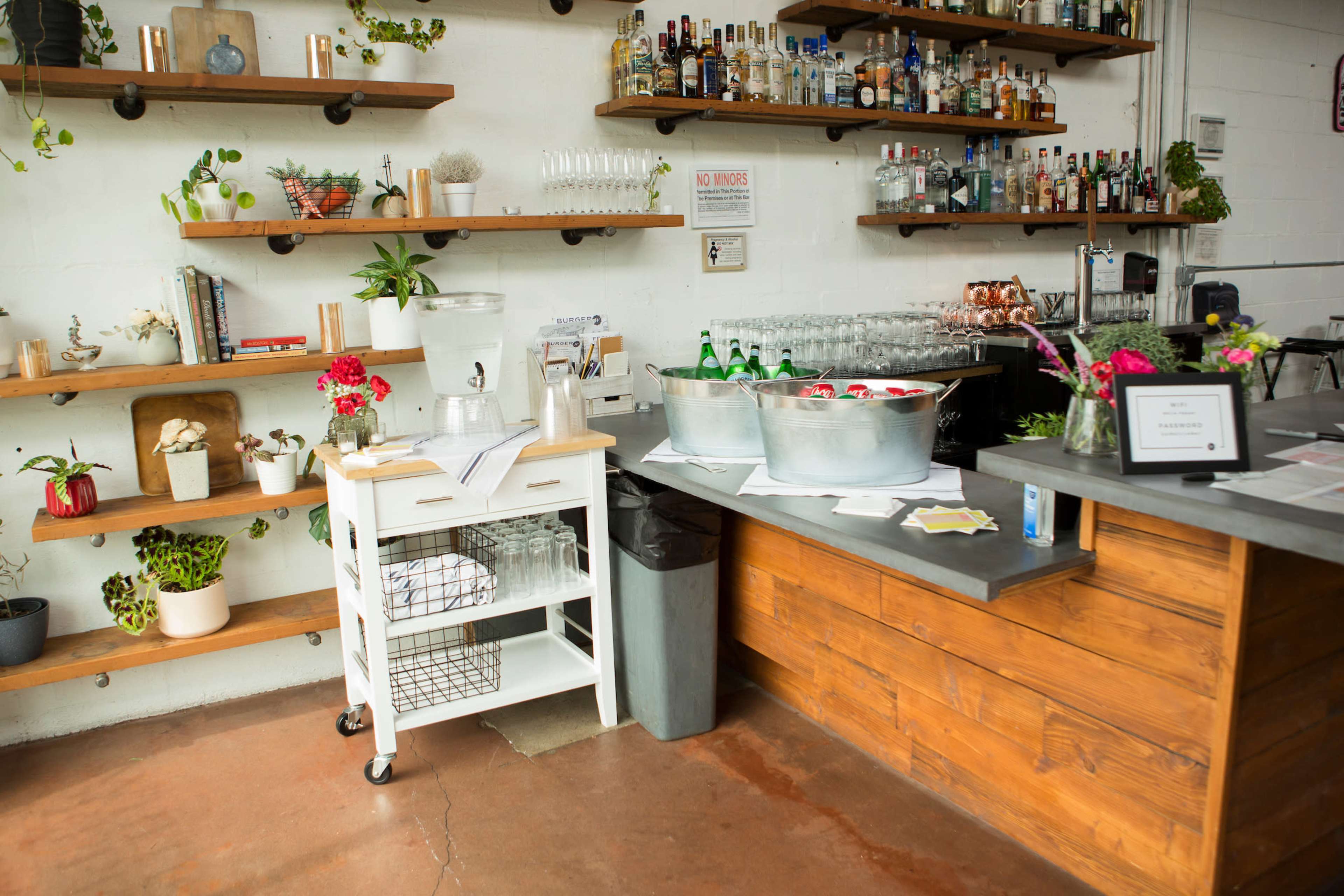 Industrial Cafè-Style Event & Meeting Space Image in Northeast Portland, Portland, OR