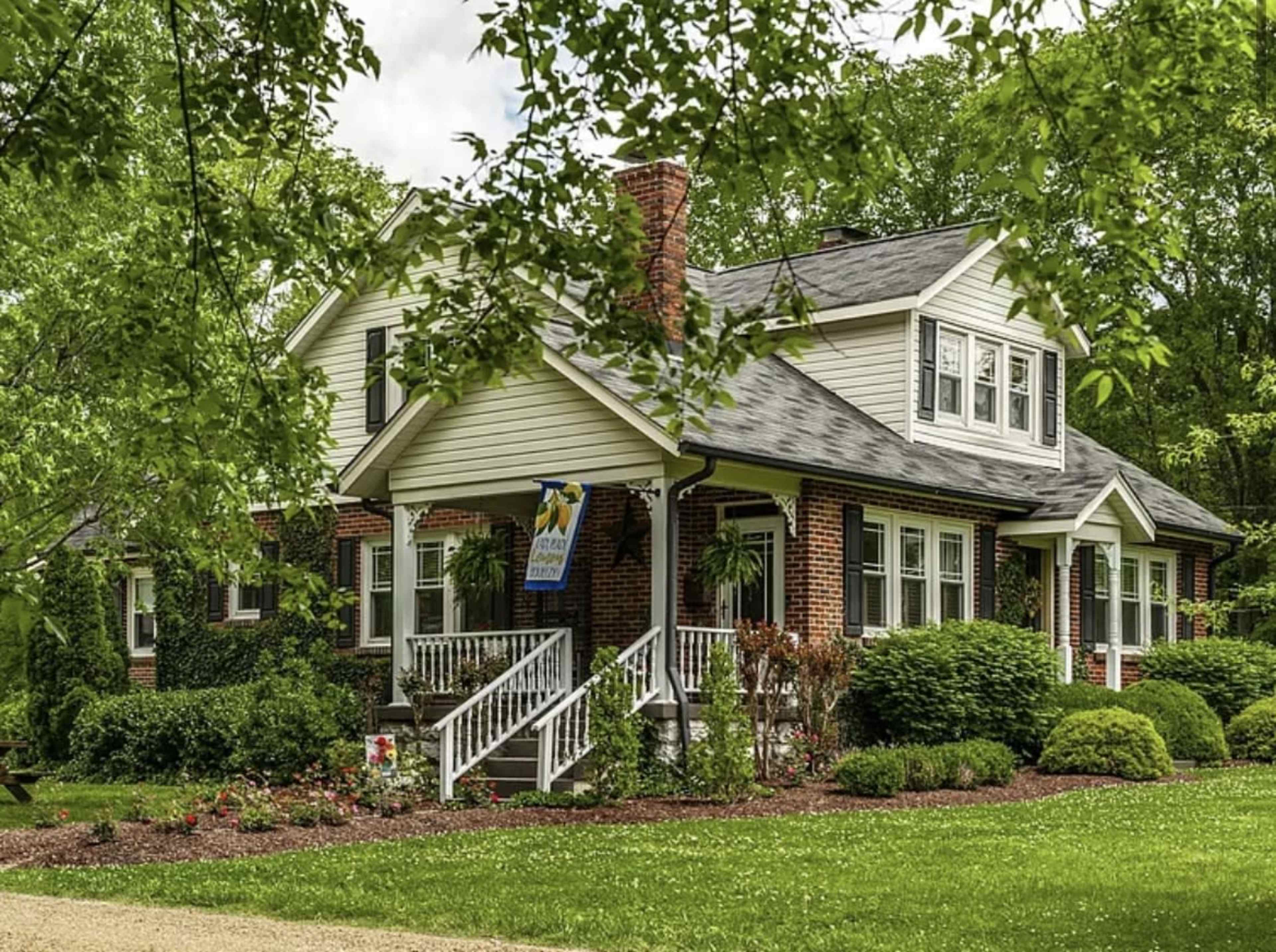 Historic 5 bedroom home on 5 beautiful acres Image in , Mt. Juliet, TN