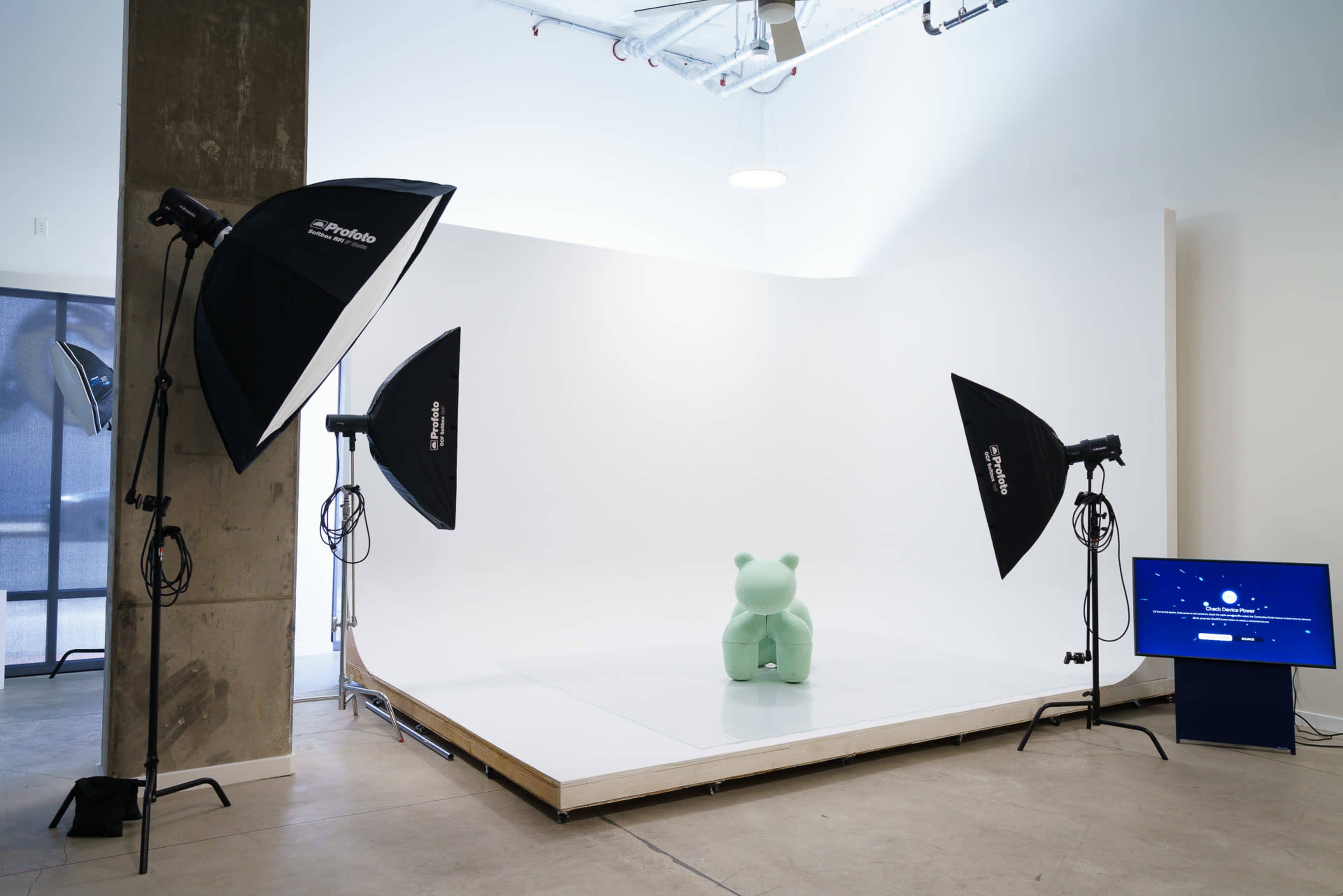 1500 SQFT State-Of-The-Art Photography Studio in the Heart of Las Vegas – Fully Equipped on Fremont Street!! Image in Downtown Las Vegas, Las Vegas, NV