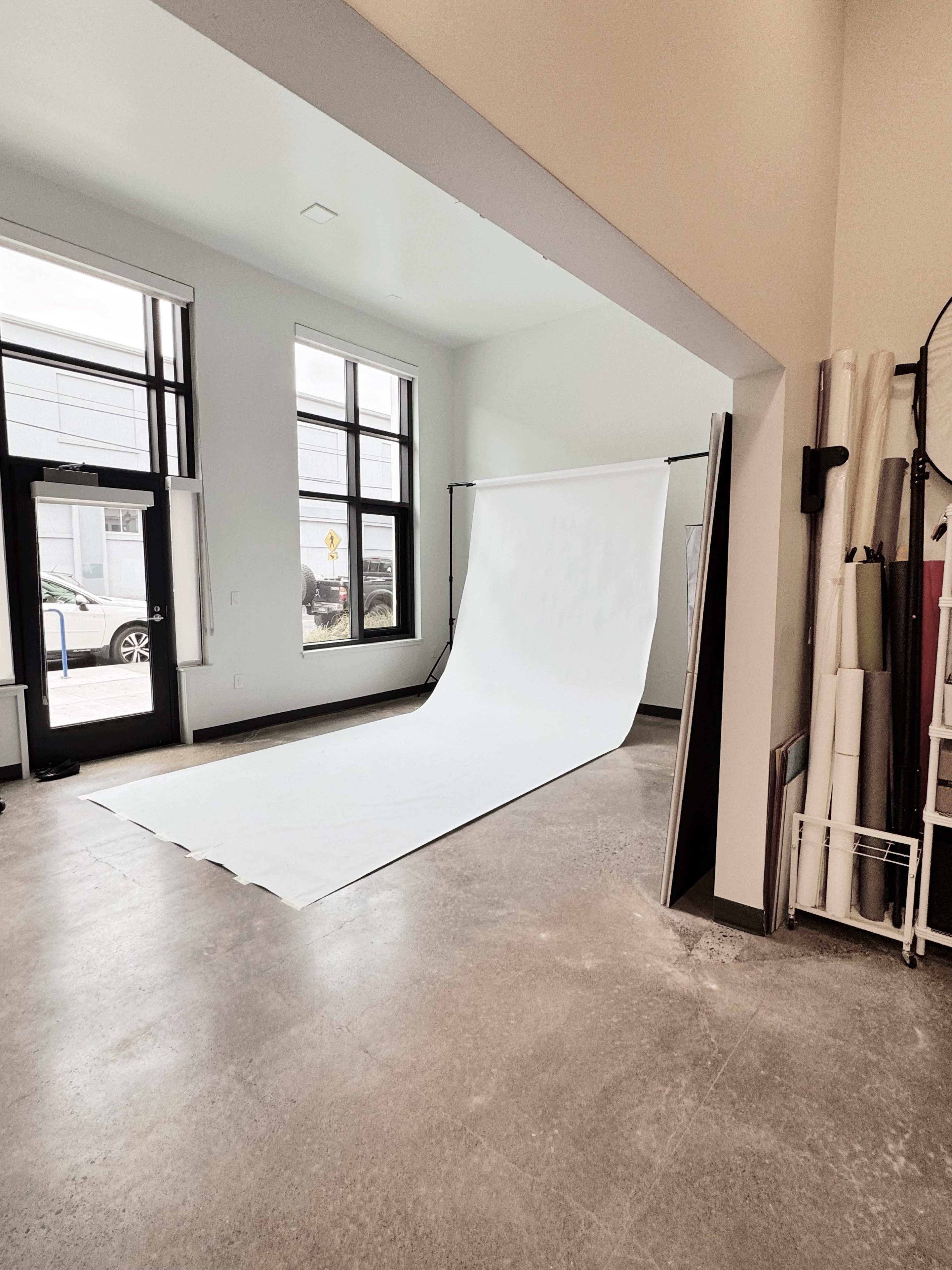 Urban Daylight Studio with direct street access- versatile aesthetic Image in Southeast Portland, Portland, OR