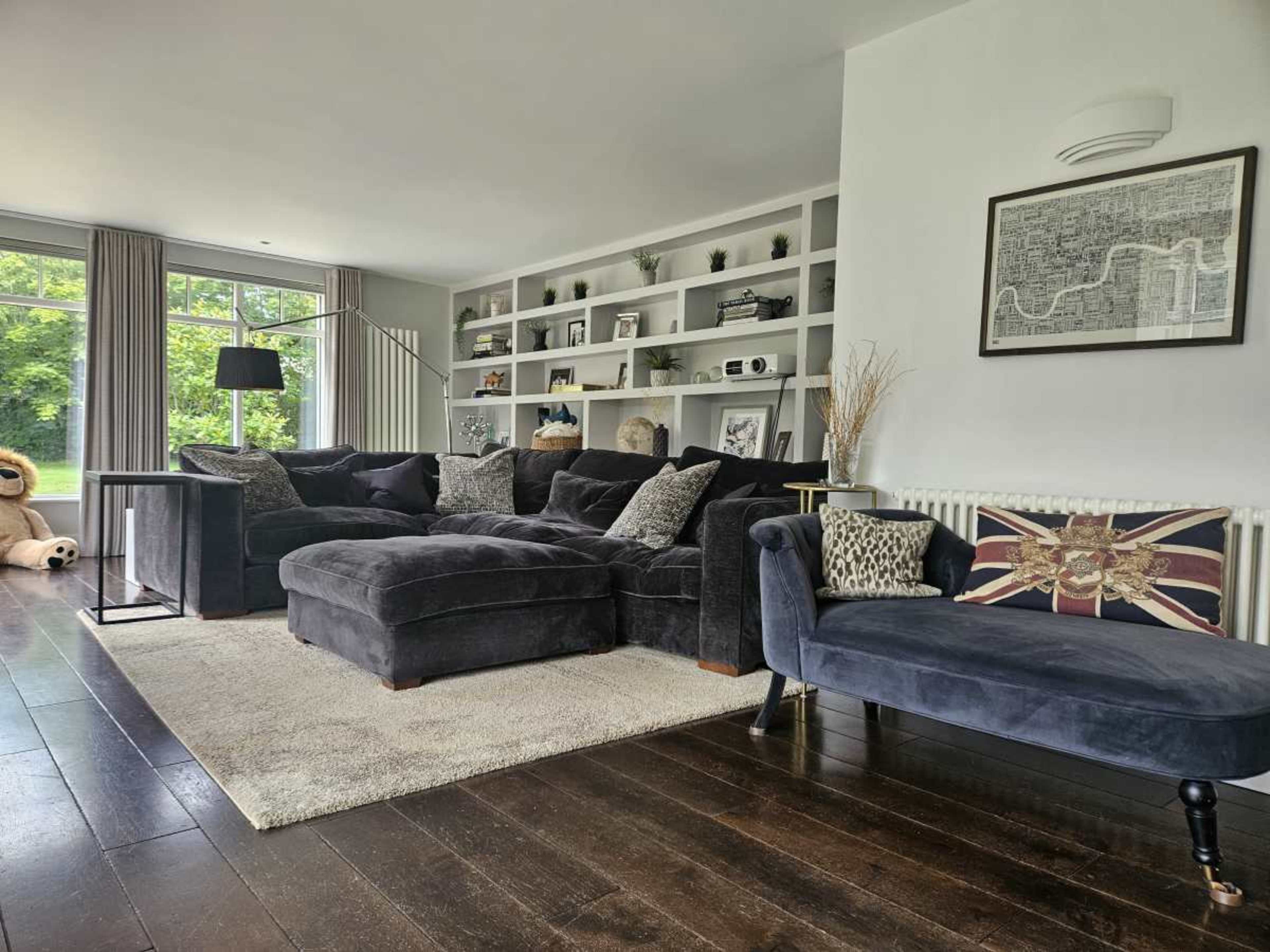 Large Modern Family House with Open-Plan Kitchen, Garden & Garage Image in Hertingfordbury, Hertford, ENG