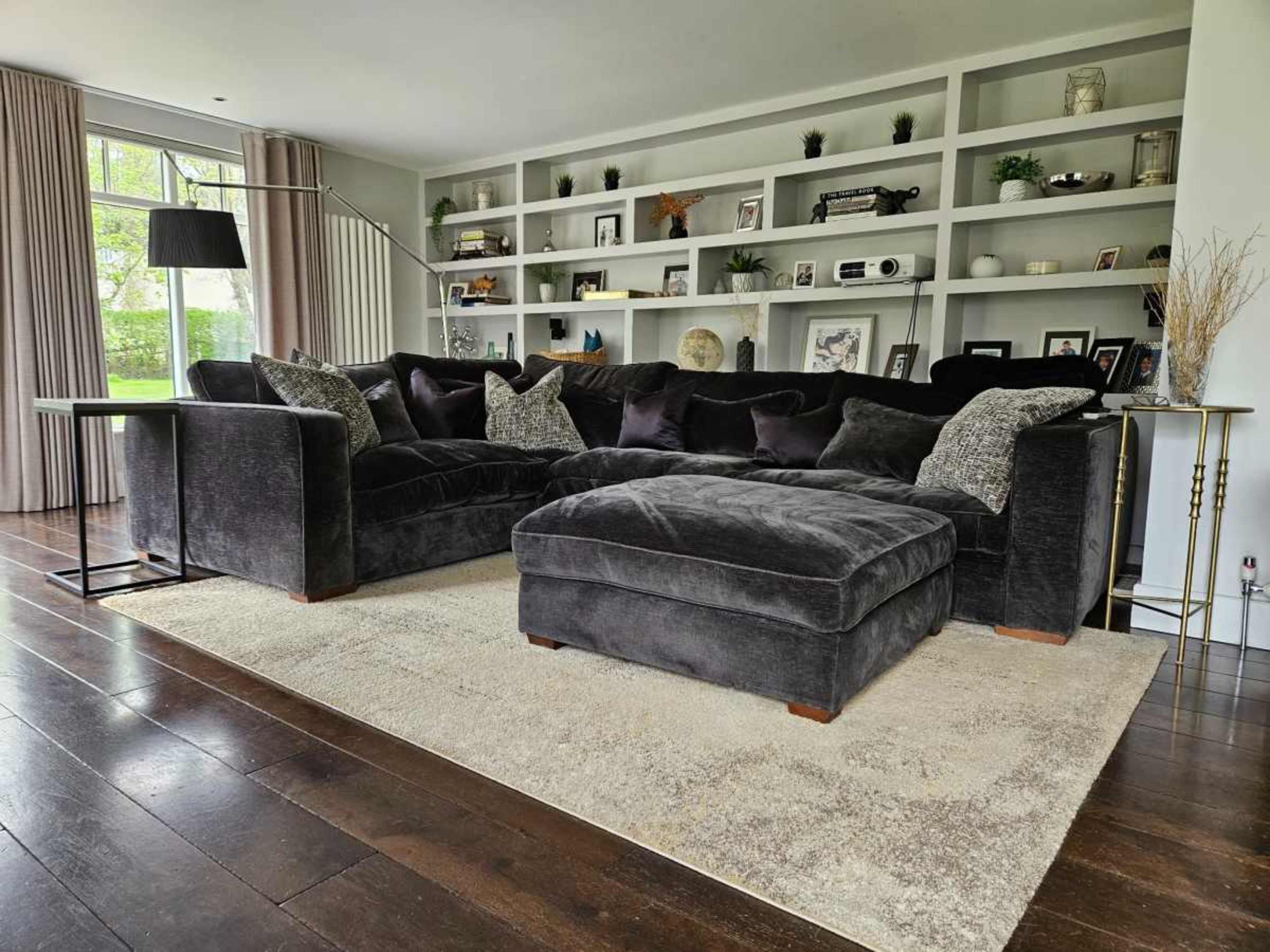 Large Modern Family House with Open-Plan Kitchen, Garden & Garage Image in Hertingfordbury, Hertford, ENG