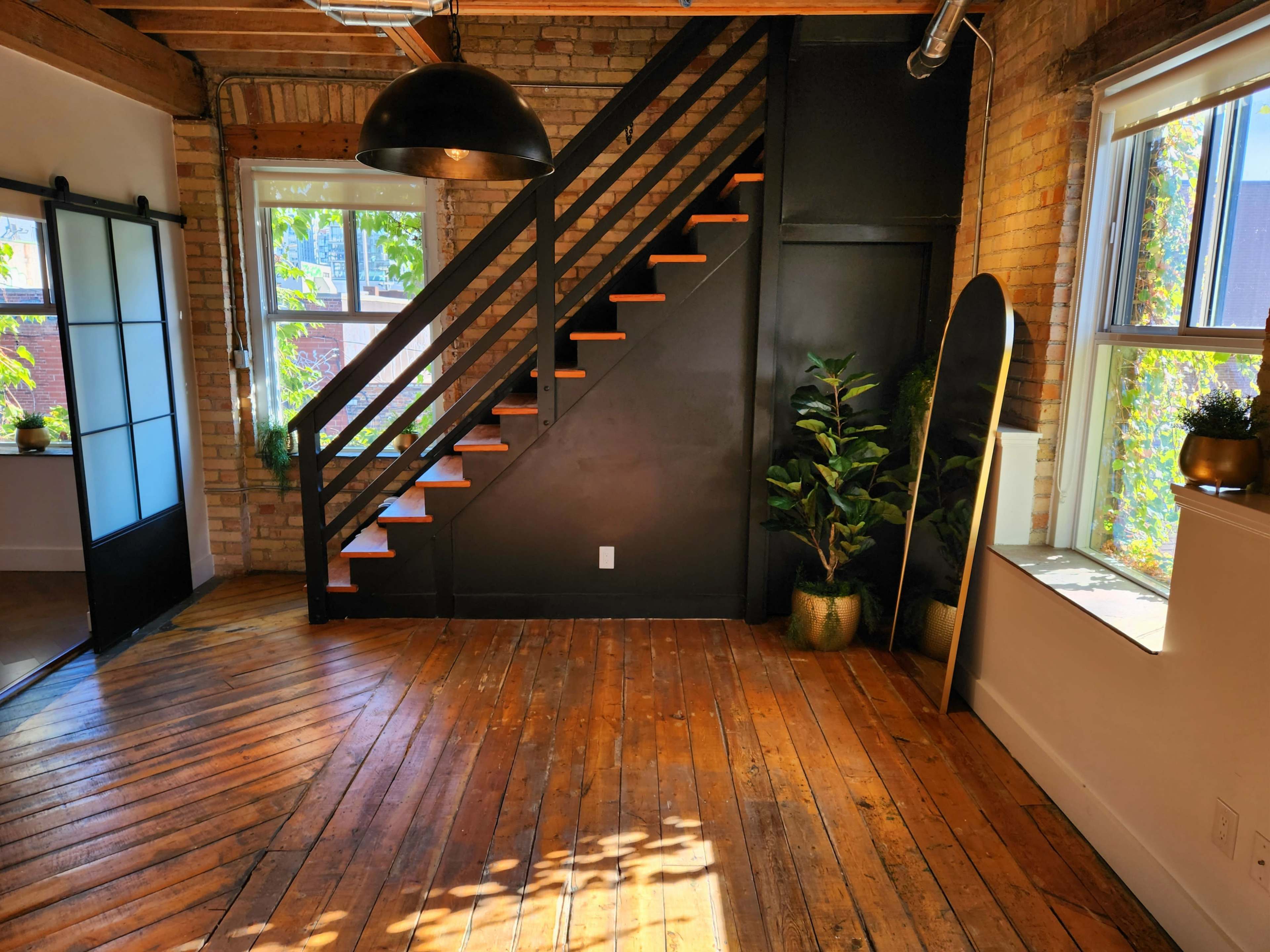 Loft Space with Full Kitchen, Exposed Brick, Wooden Floor with Photo Backdrop, Sound system Image in Trinity-Bellwoods, Toronto, ON
