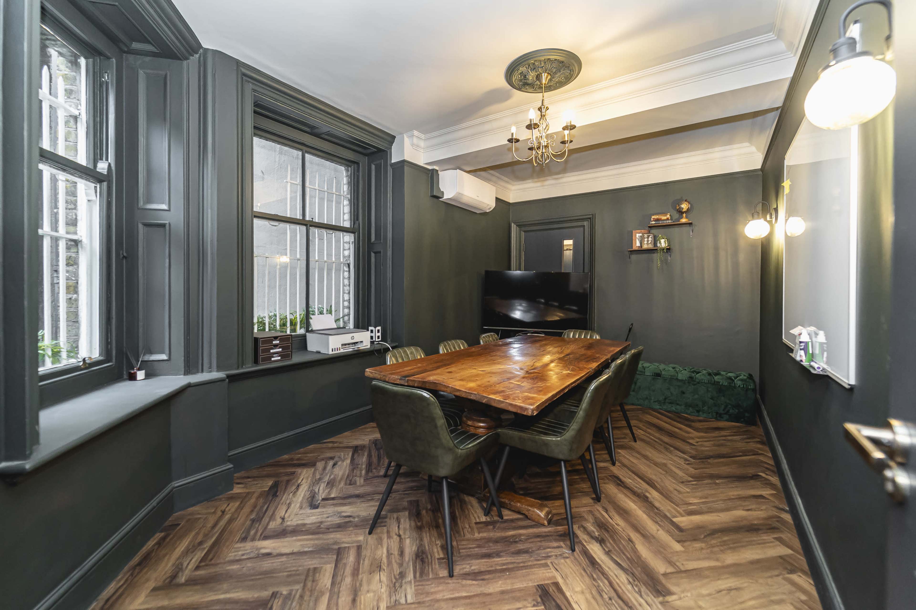 Premium Meeting Room for Hire in Mayfair – St George’s House, Hanover Square Image in Mayfair, London, ENG