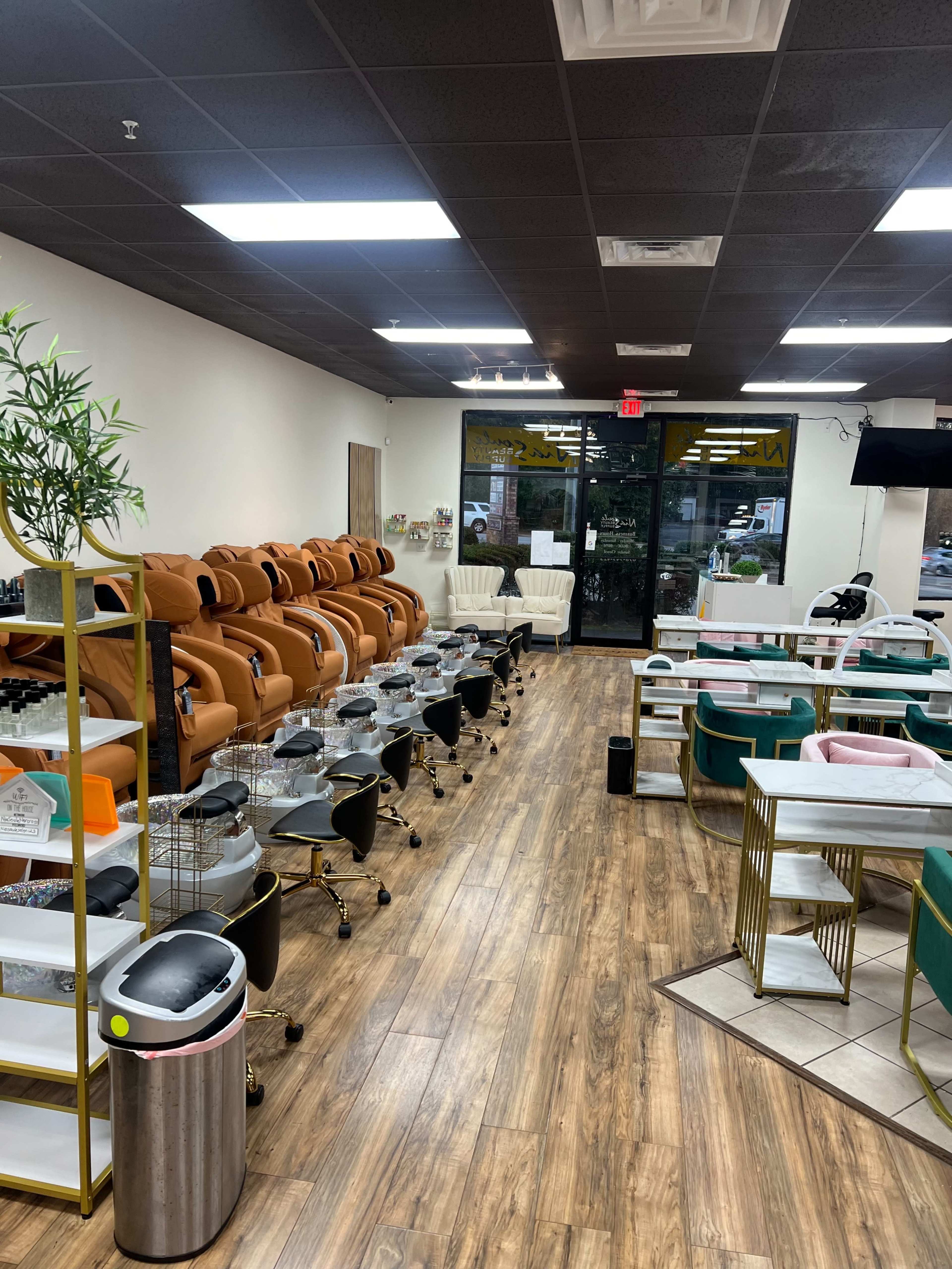 LUXURIOUS & Beautiful Modern Boutique Salon & Spa Boutique Space Image in Gwinnett Village, Norcross, GA