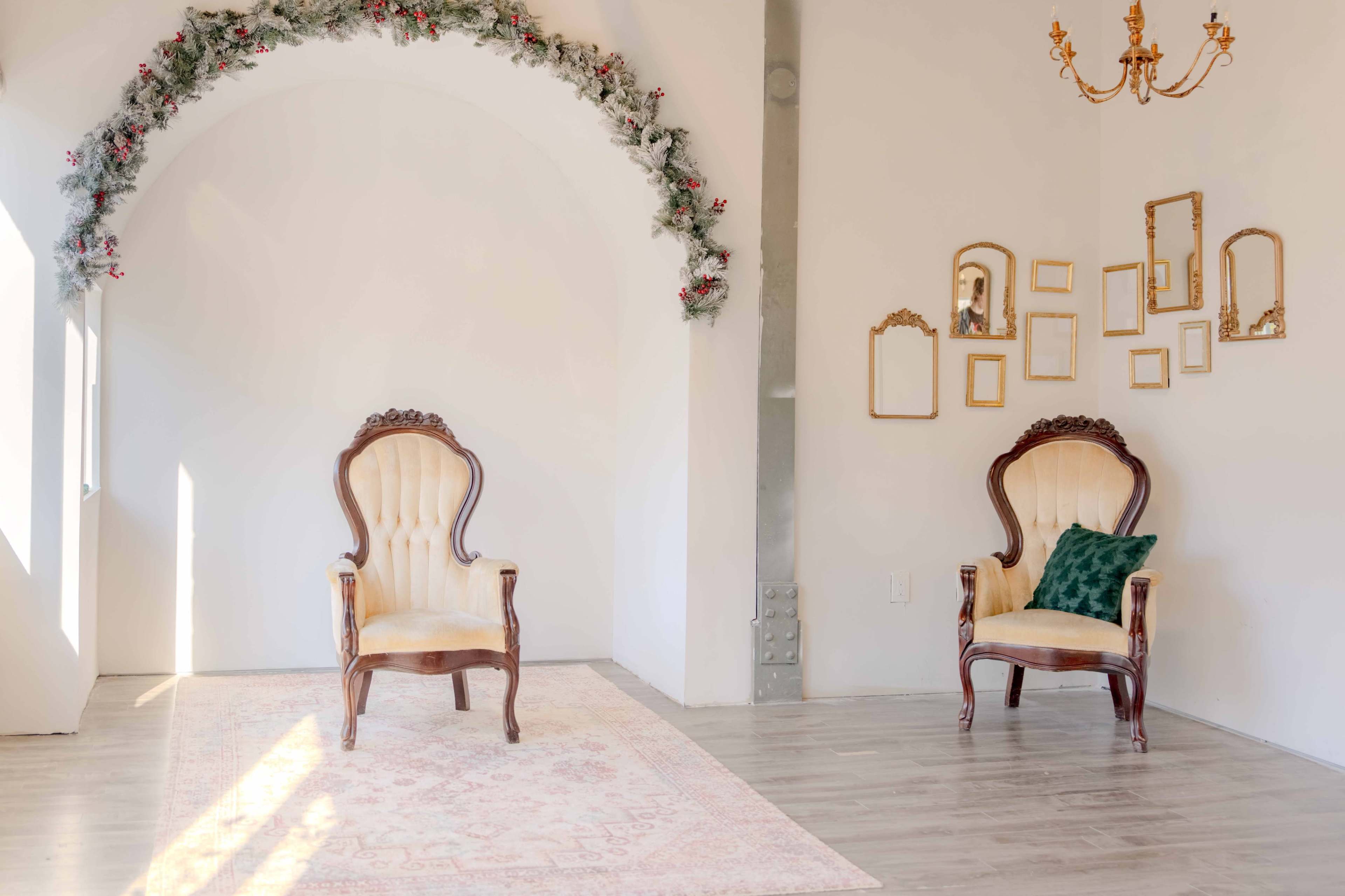 Natural light loft studio, fireplace, wainscoting Image in Niagara, Toronto, ON