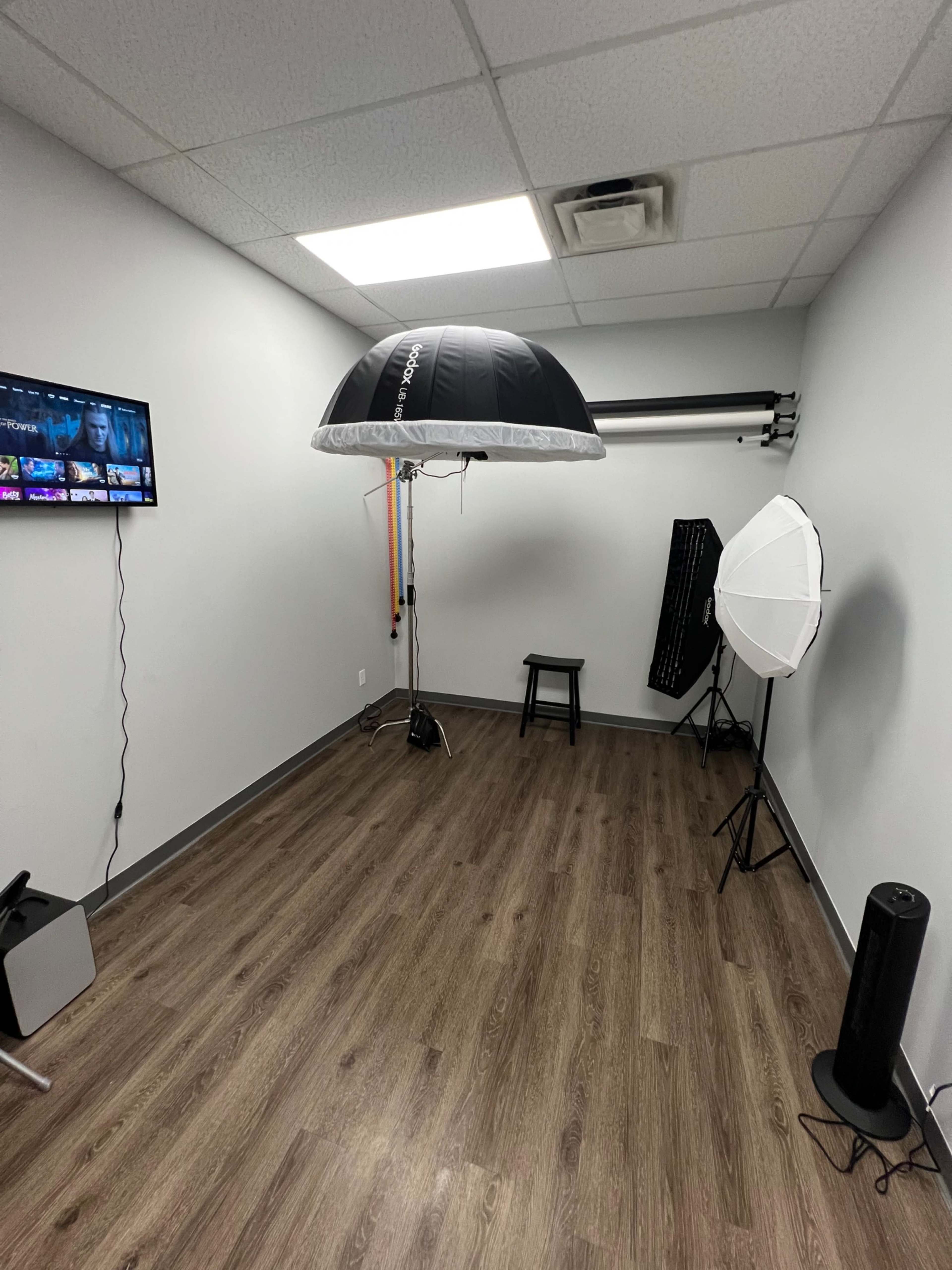 University Area Cozy & Private Photo Studio Image in University City Research Park, Charlotte, NC