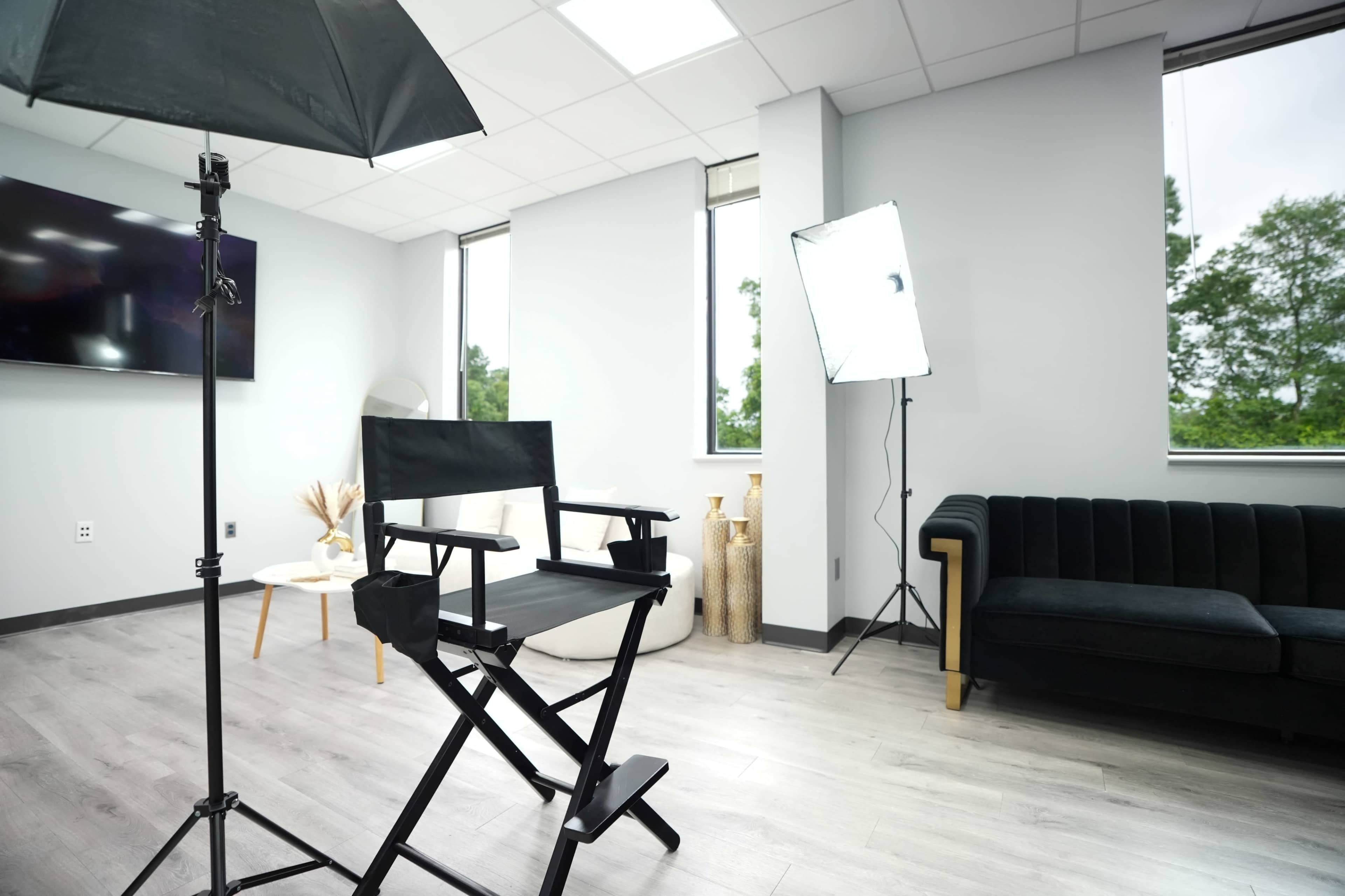 Luxury 24/7 Studio in Downtown Laurel – Furnished w/ Free Parking, Wi-Fi & Glam Station Image in Laurel, laurel, MD