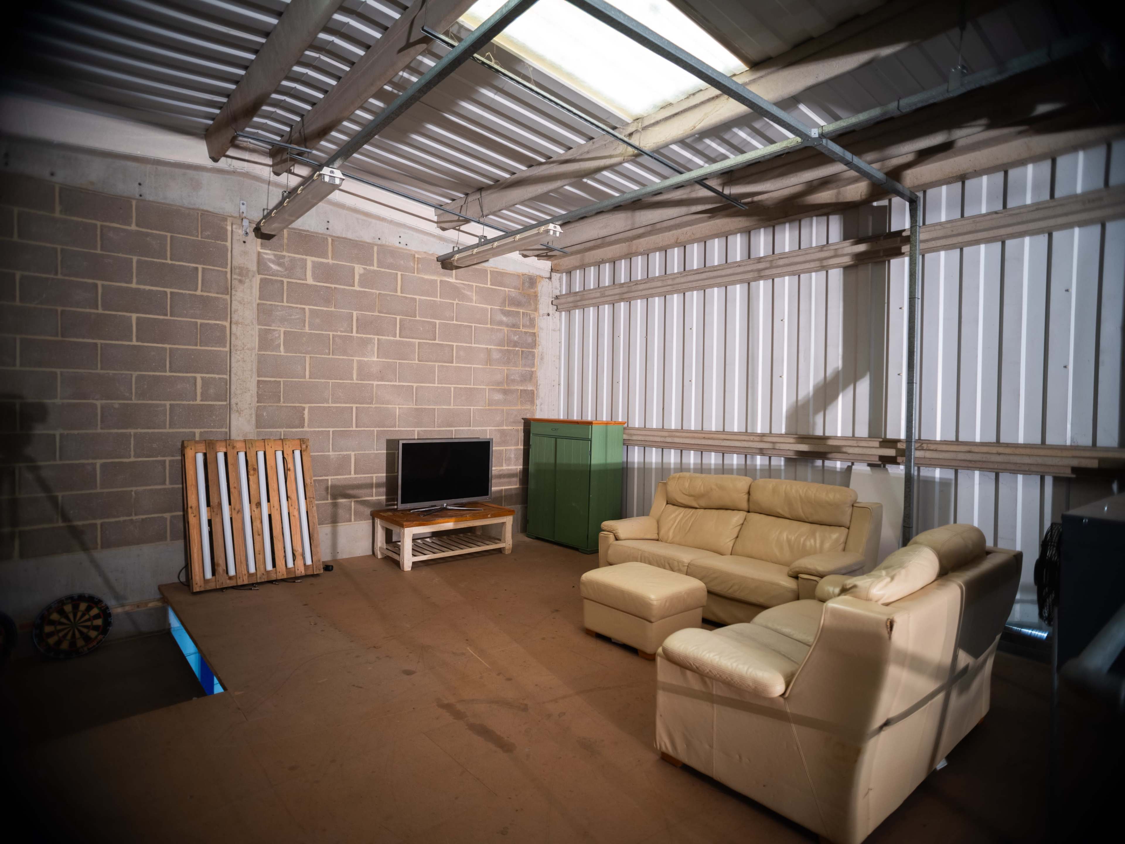 Spacious media studio for film, photo, podcast and events. A hidden gem on an easy to access industrial estate. Industrial, rustic, roomy and incredibly versatile Image in Maidenhead, Maidenhead, ENG