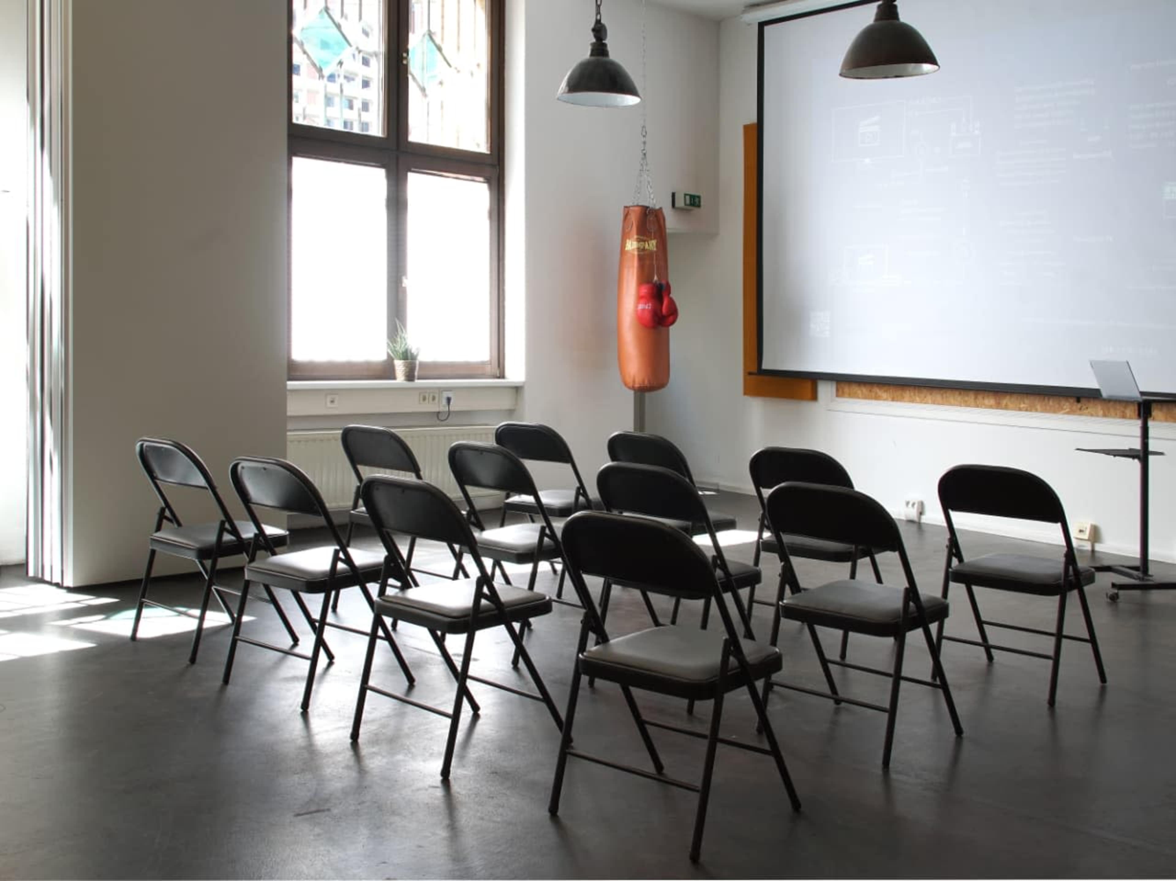 Zwei Räume, die zusammen mehr sind als ein großer Meetingraum Image in Mitte, Berlin, 