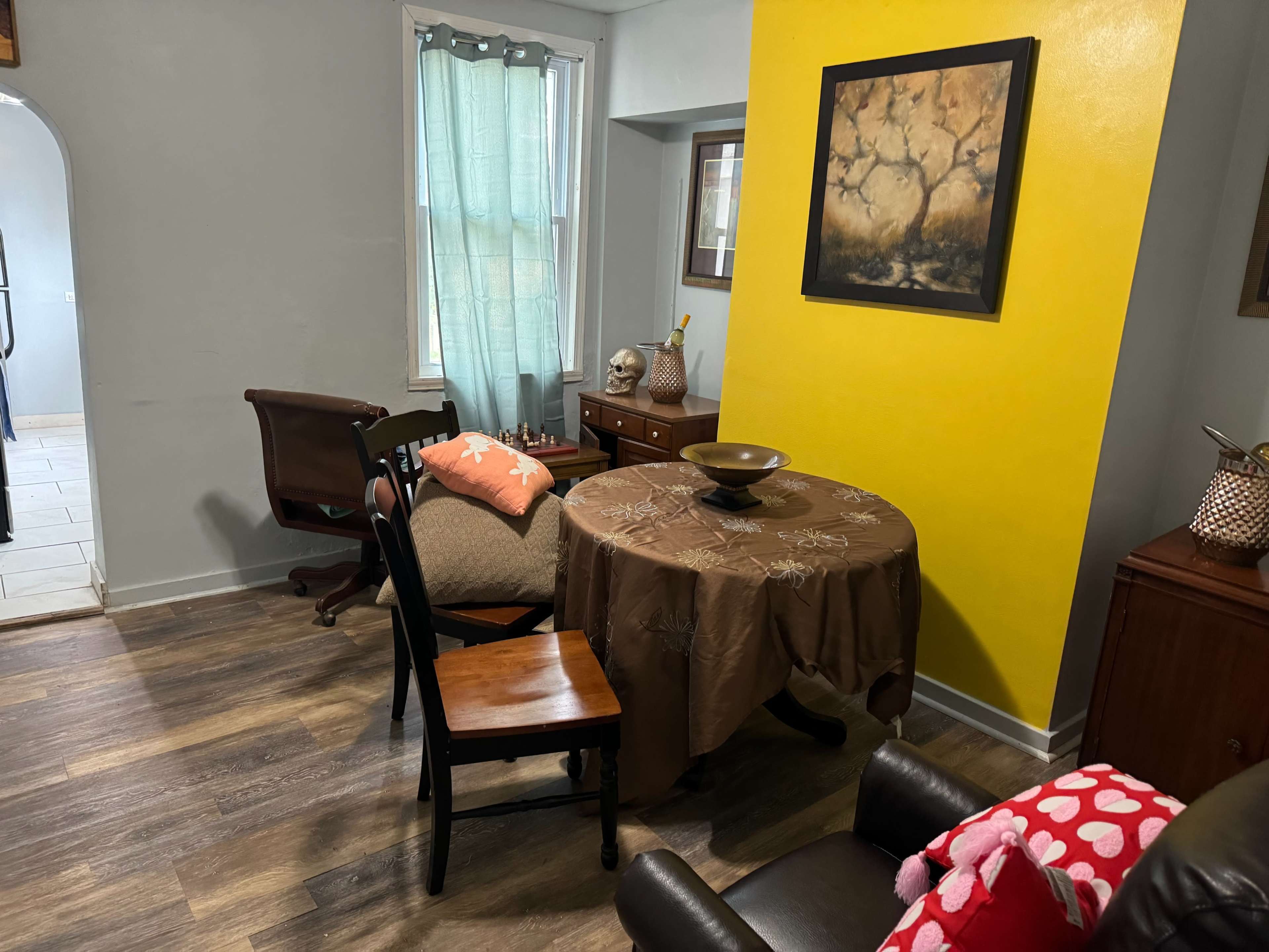 "Chic Urban Townhouse for Creative Shoots & Wellness Retreats – Close to Downtown & Hospitals" Image in Central Northside, Pittsburgh, PA