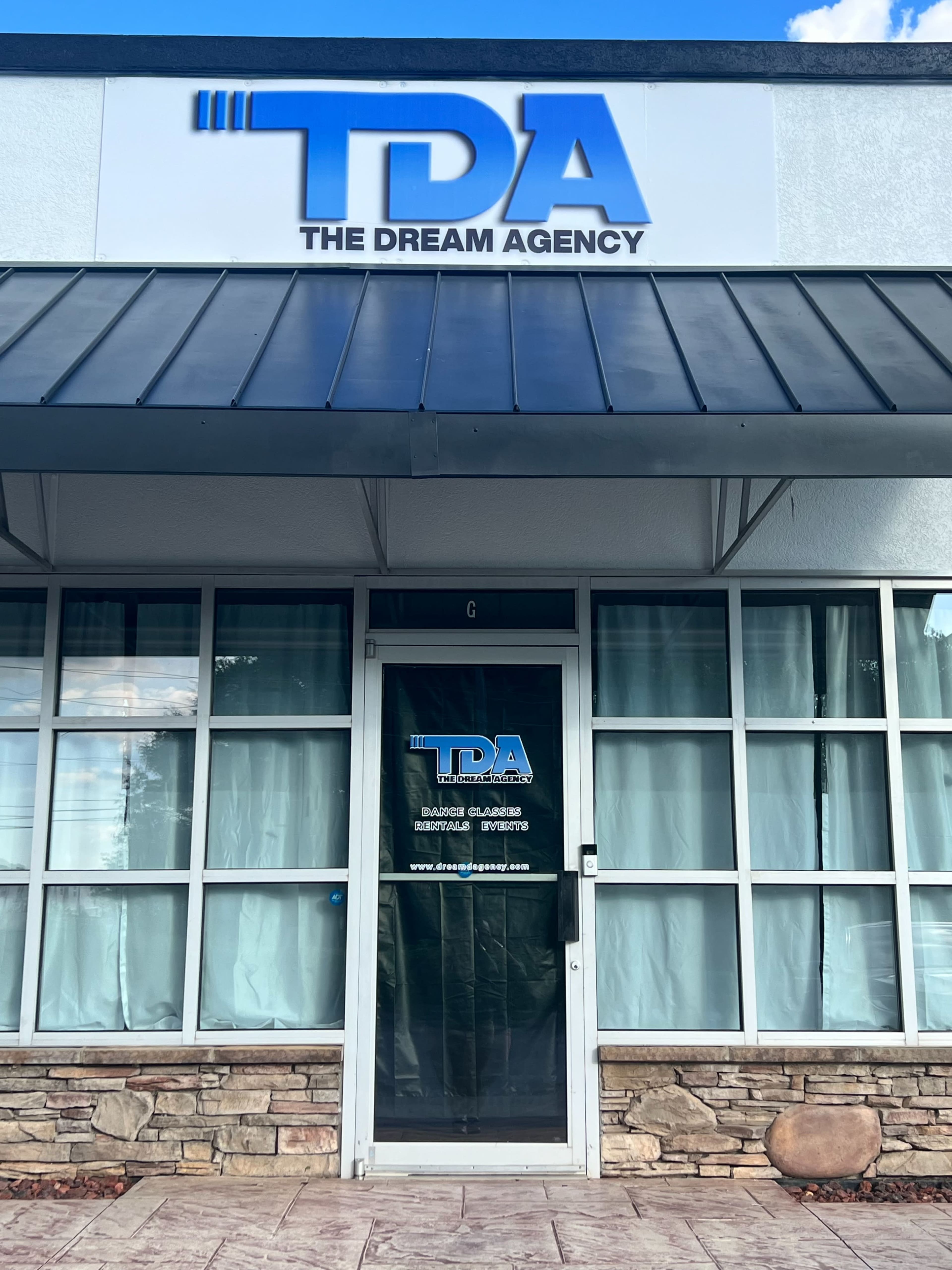 Premier Studio Flex Space with Mirrors Image in , Jonesboro, GA