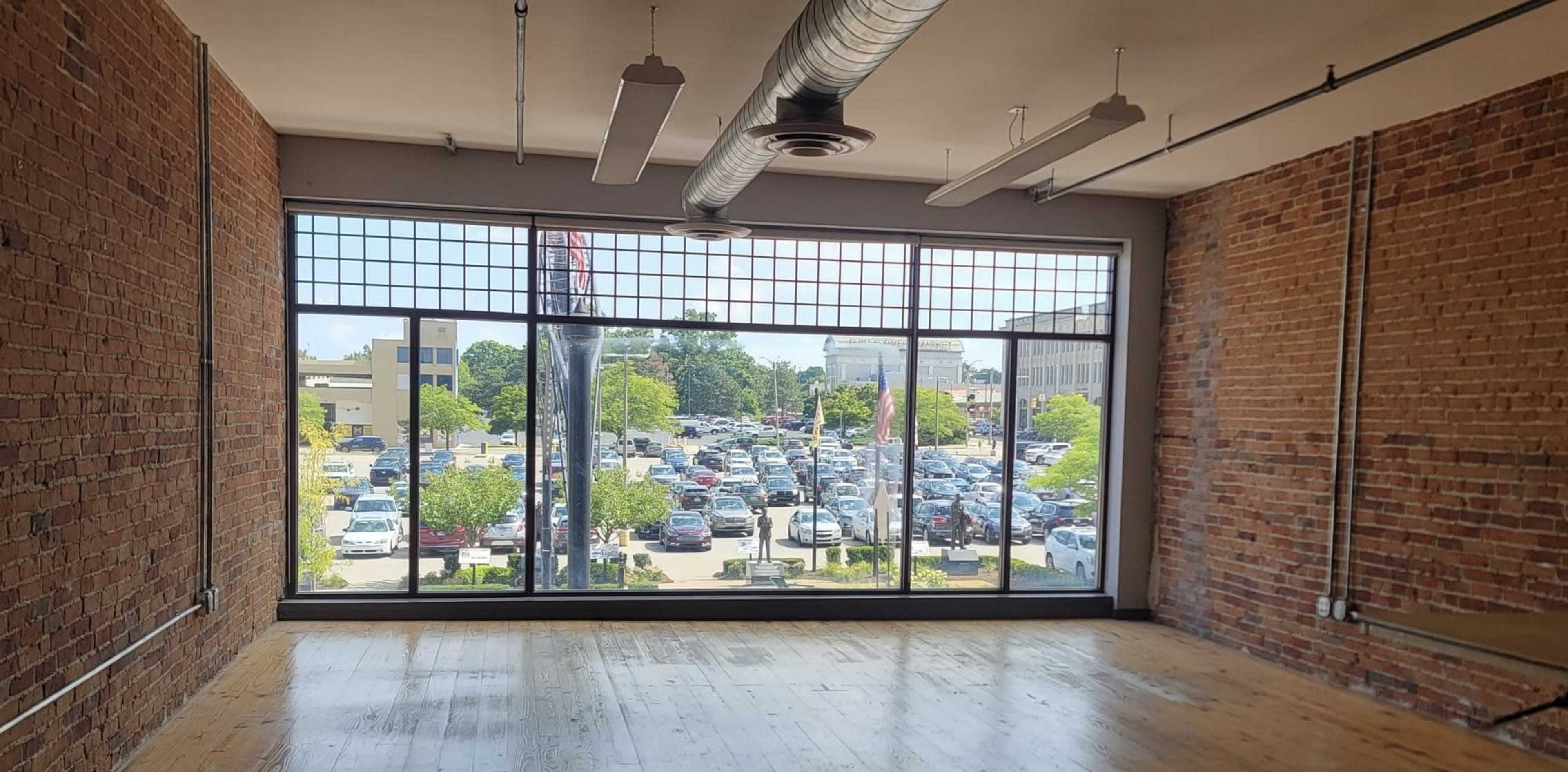 Spacious downtown studio with amazing city view Image in Downtown, Flint, MI